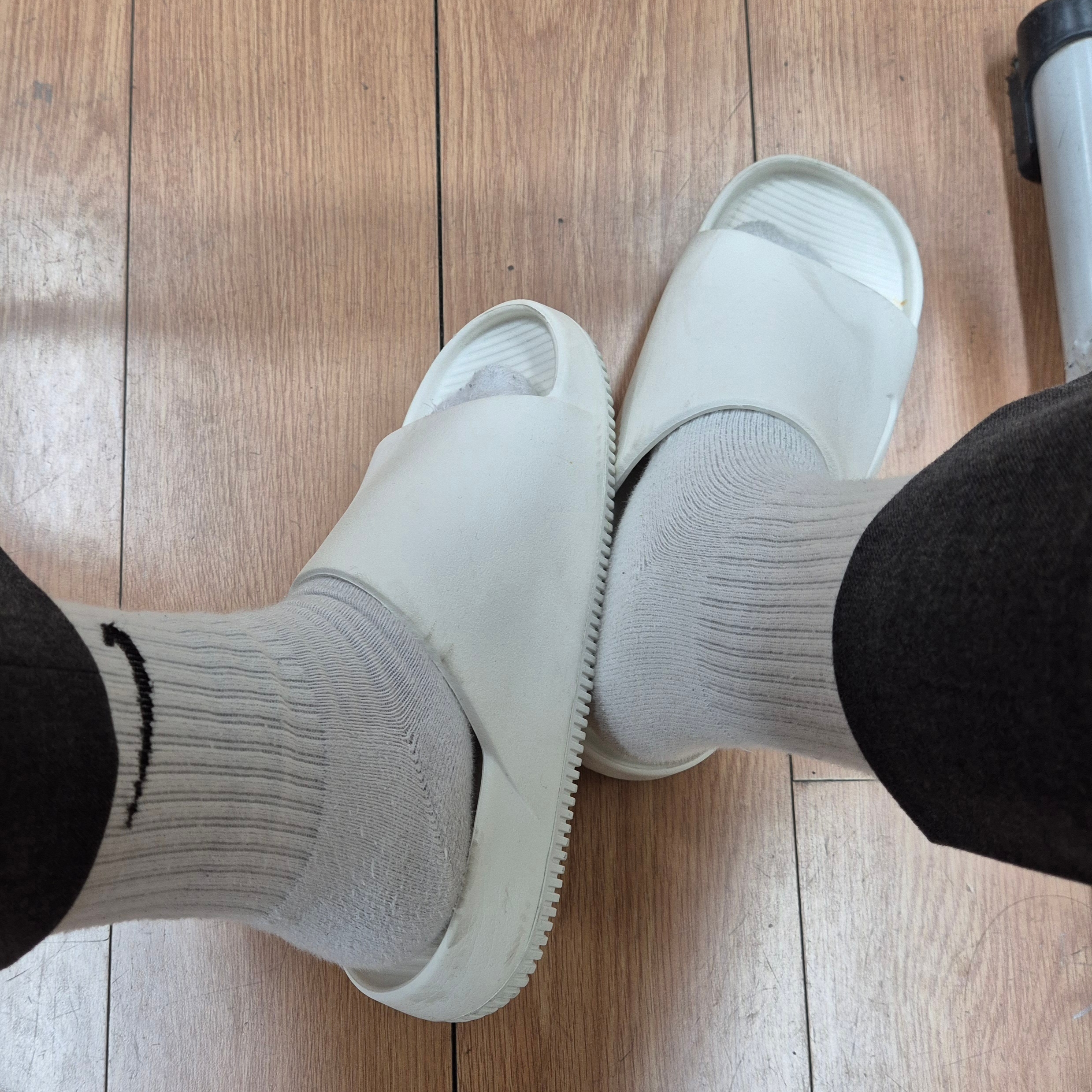 Nike Calm Slide Sail 착용 스타일