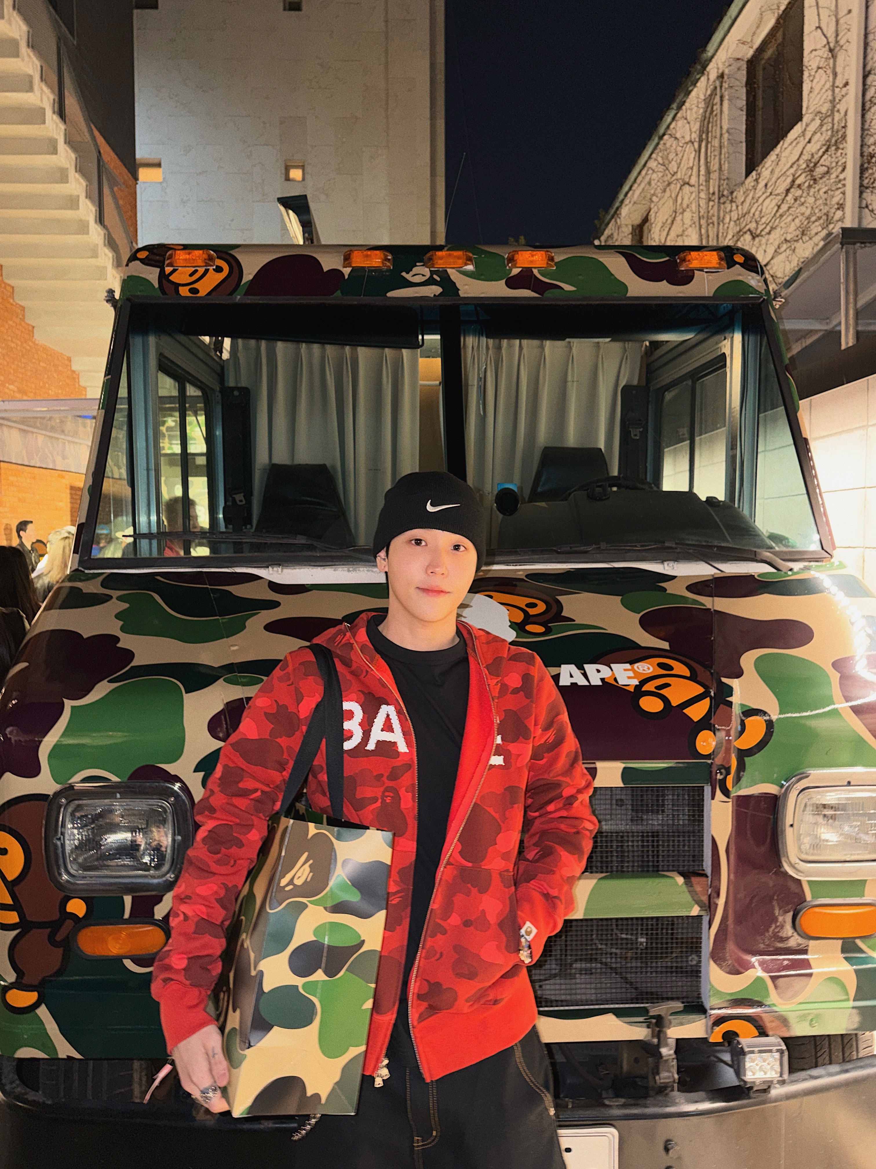 BAPE Color Camo Shark Full Zip Hoodie Red, BAPE Sta #2 White Black 착용 스타일 - 10