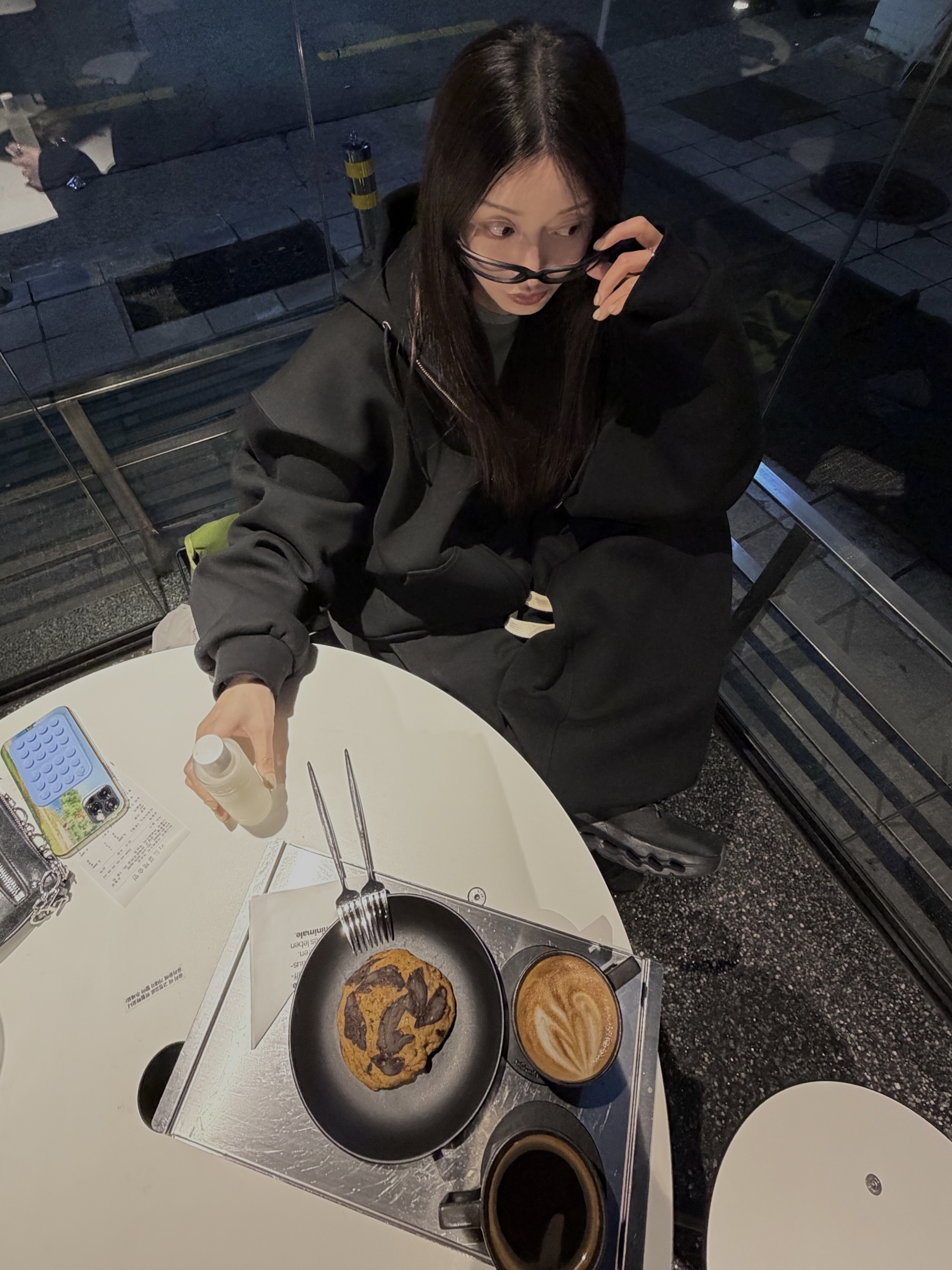 [KREAM 단독] GBH COSMETIC SCENTED HAIR & BODY MIST & HAIR COMB SET 착용 스타일 - 1