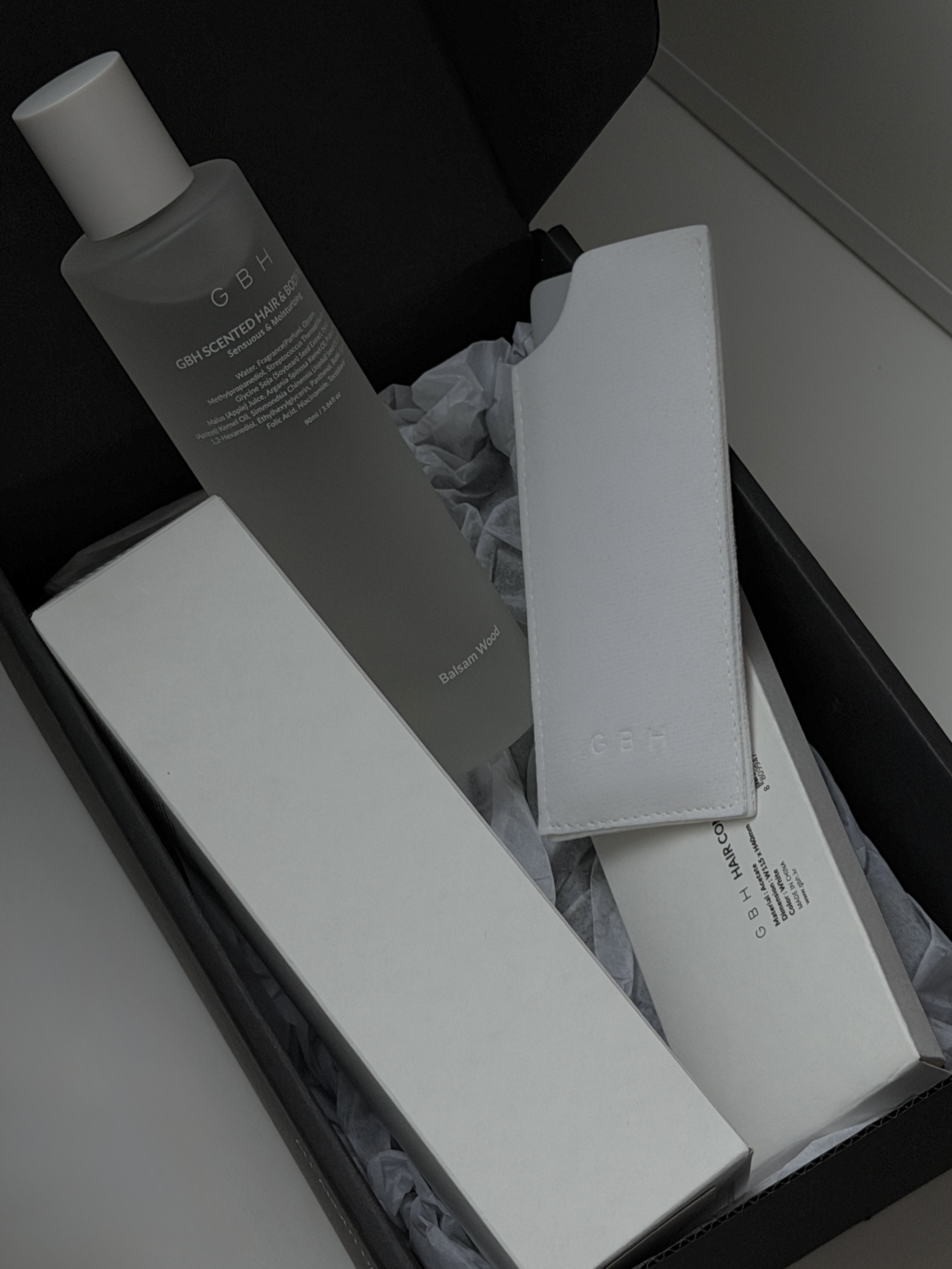 [KREAM 단독] GBH COSMETIC SCENTED HAIR & BODY MIST & HAIR COMB SET 착용 스타일 - 4