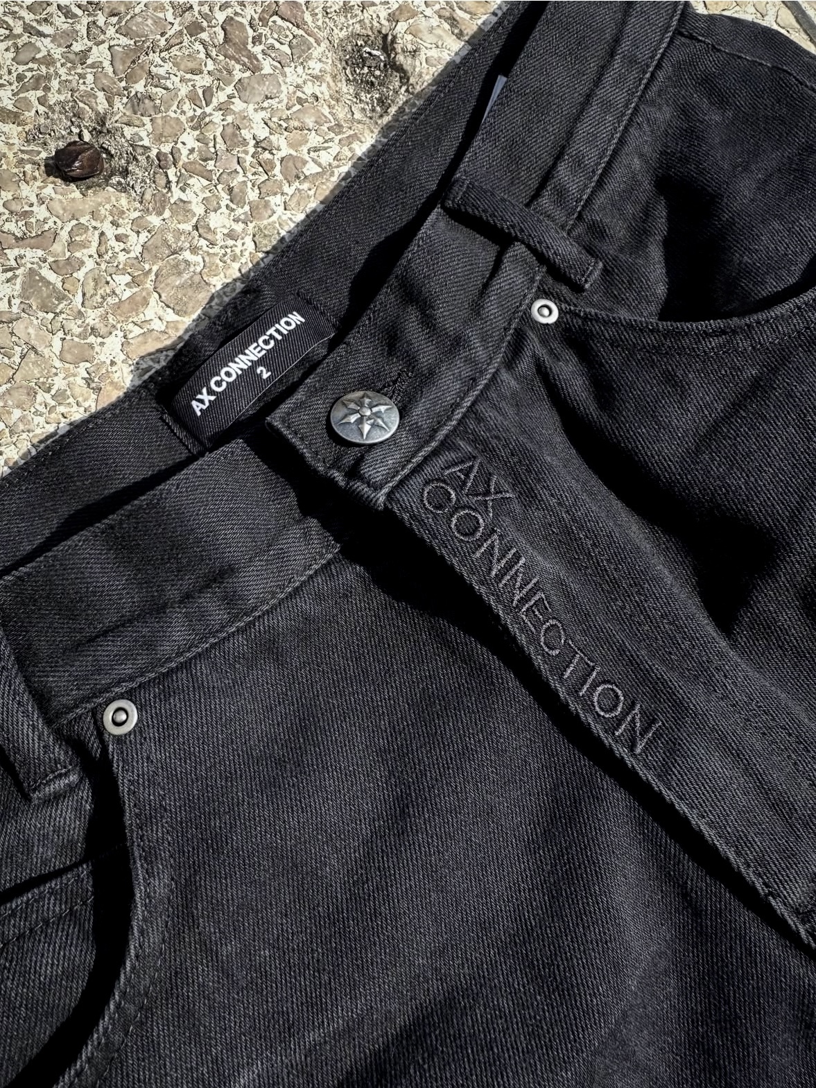AX CONNECTION Work Washed Wide Denim Pants 착용 스타일 - 1