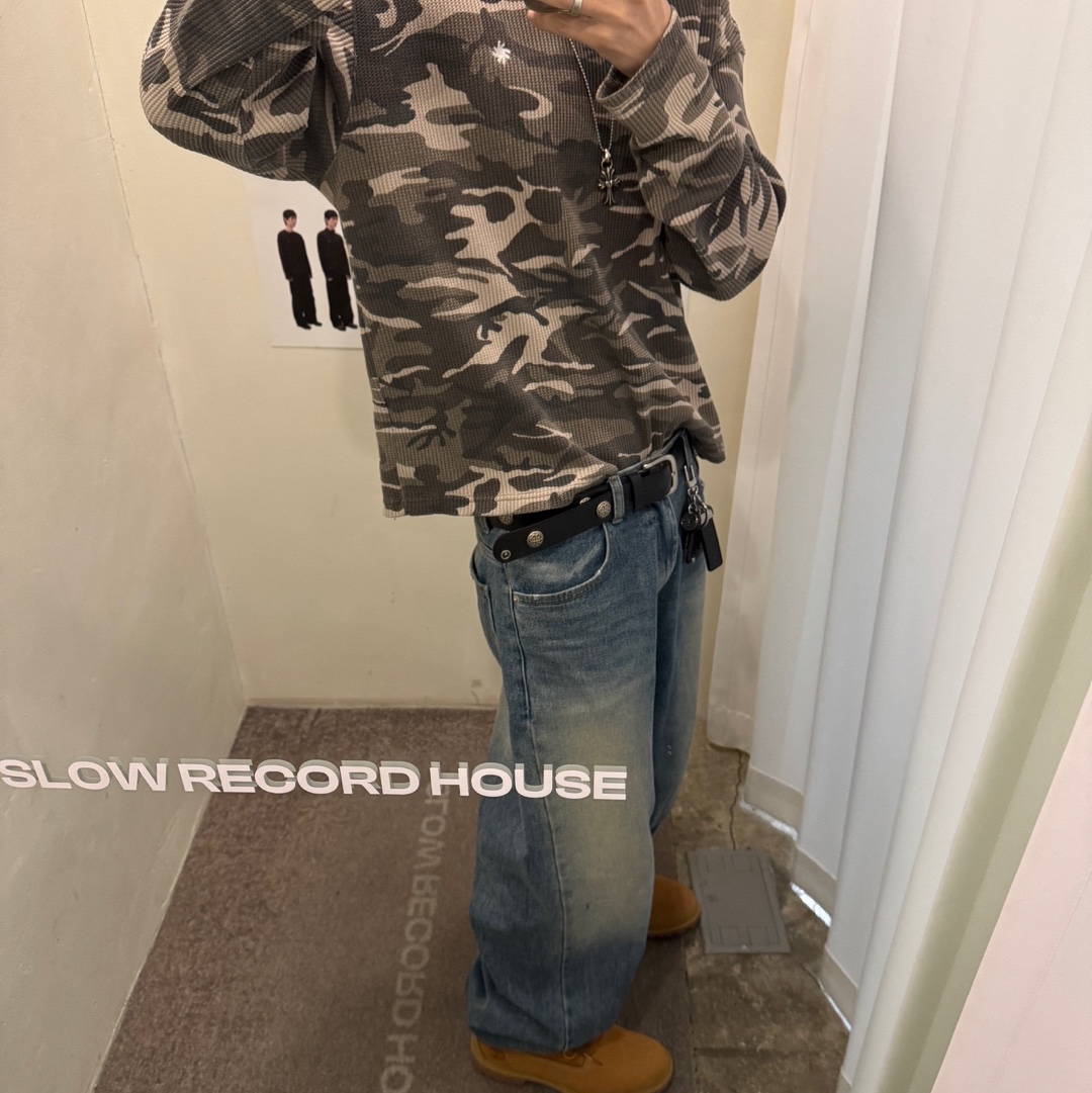 SLOW RECORD HOUSE Fingerhole Crop Long Sleeve Camo Beige, SLOW RECORD HOUSE Washed Wide Denim Pants Vintage Blue 착용 스타일 - 3