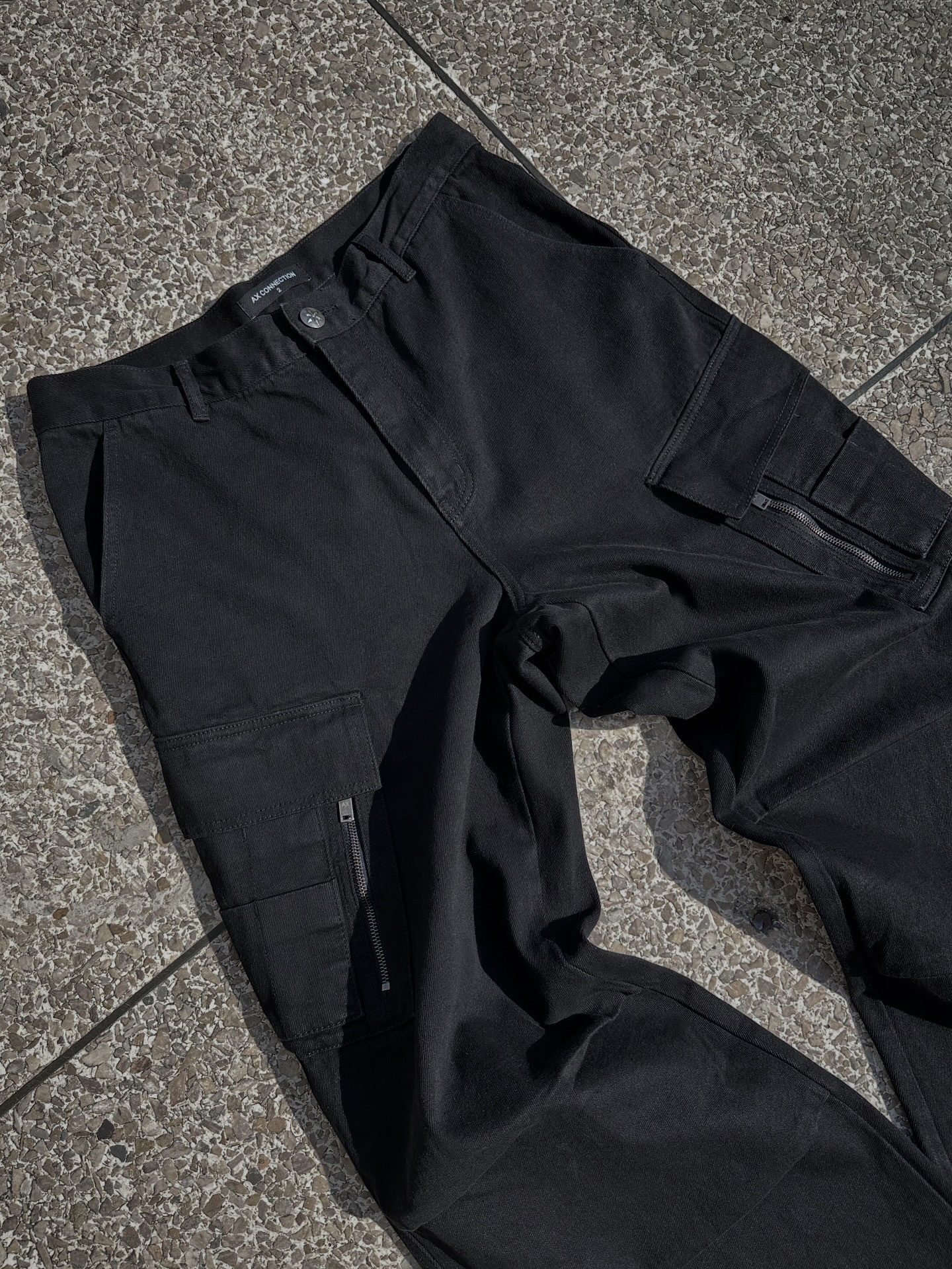 AX CONNECTION Tactical Cargo Washed Wide Denim Pants 착용 스타일 - 1