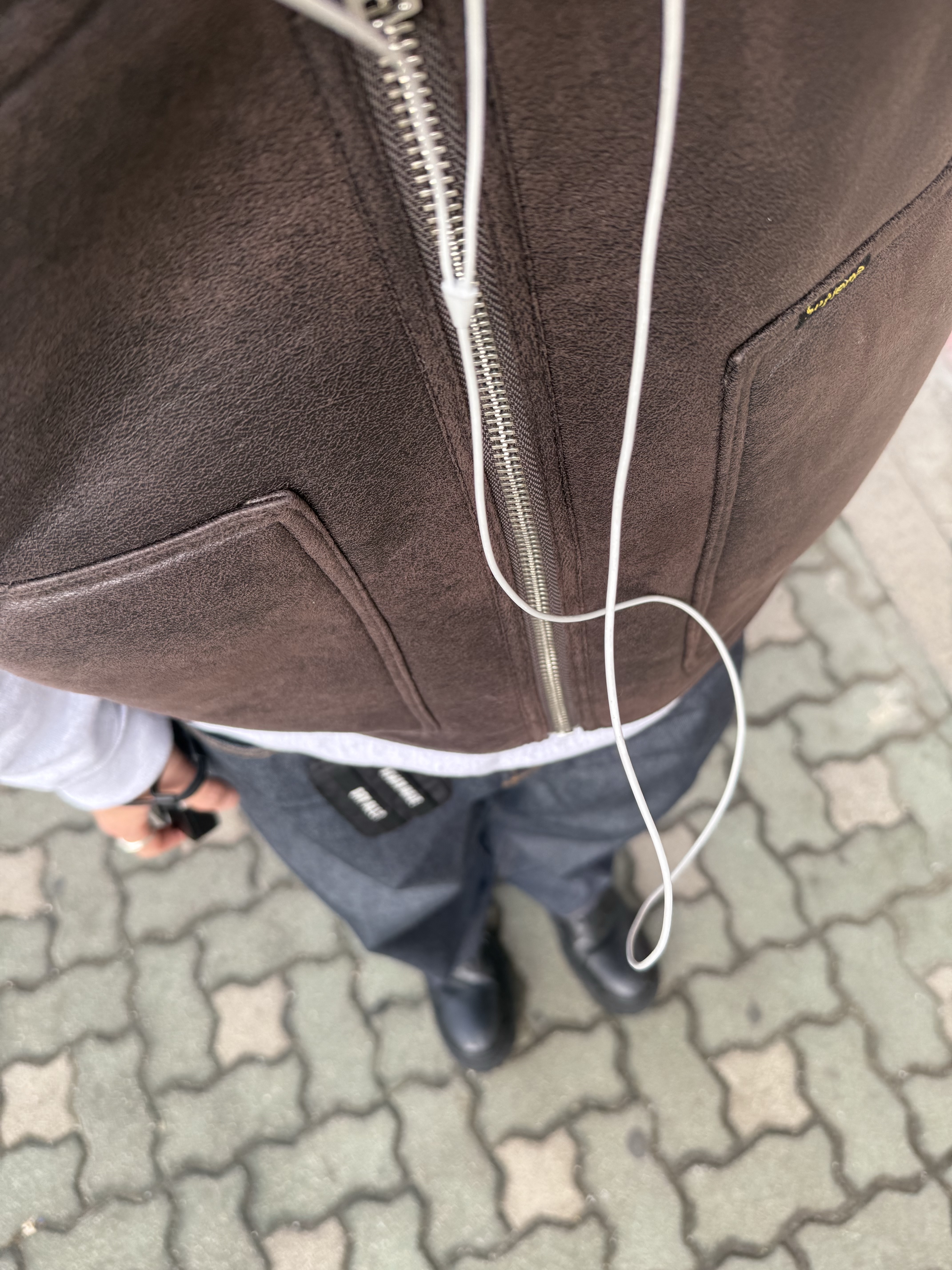 Zara Faux Leather Jacket Black, Supreme Reversible Faux Shearling Vest Brown - 24FW 착용 스타일 - 2