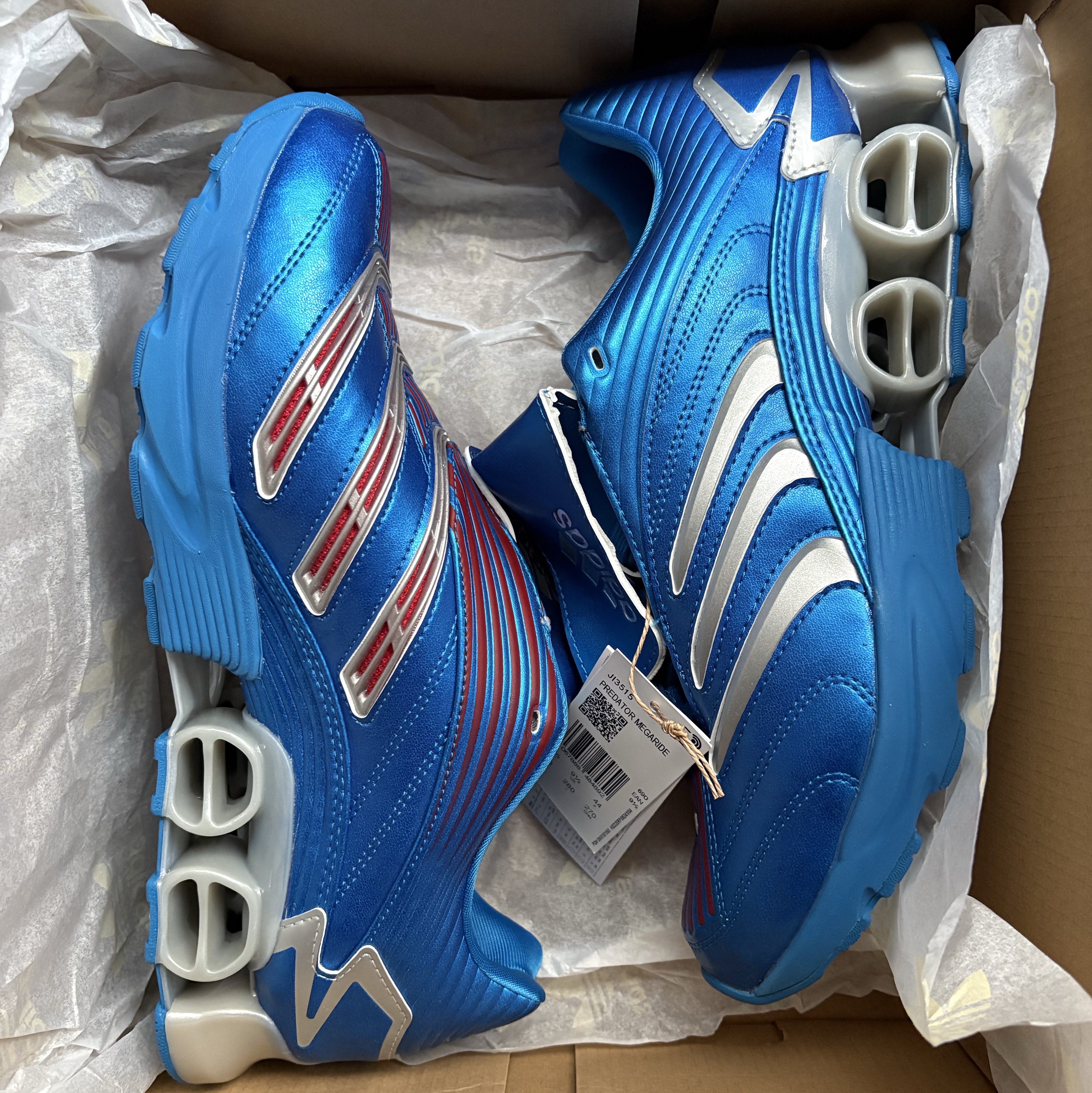 Adidas Predator Megaride Shock Blue Silver Metallic 착용 스타일
