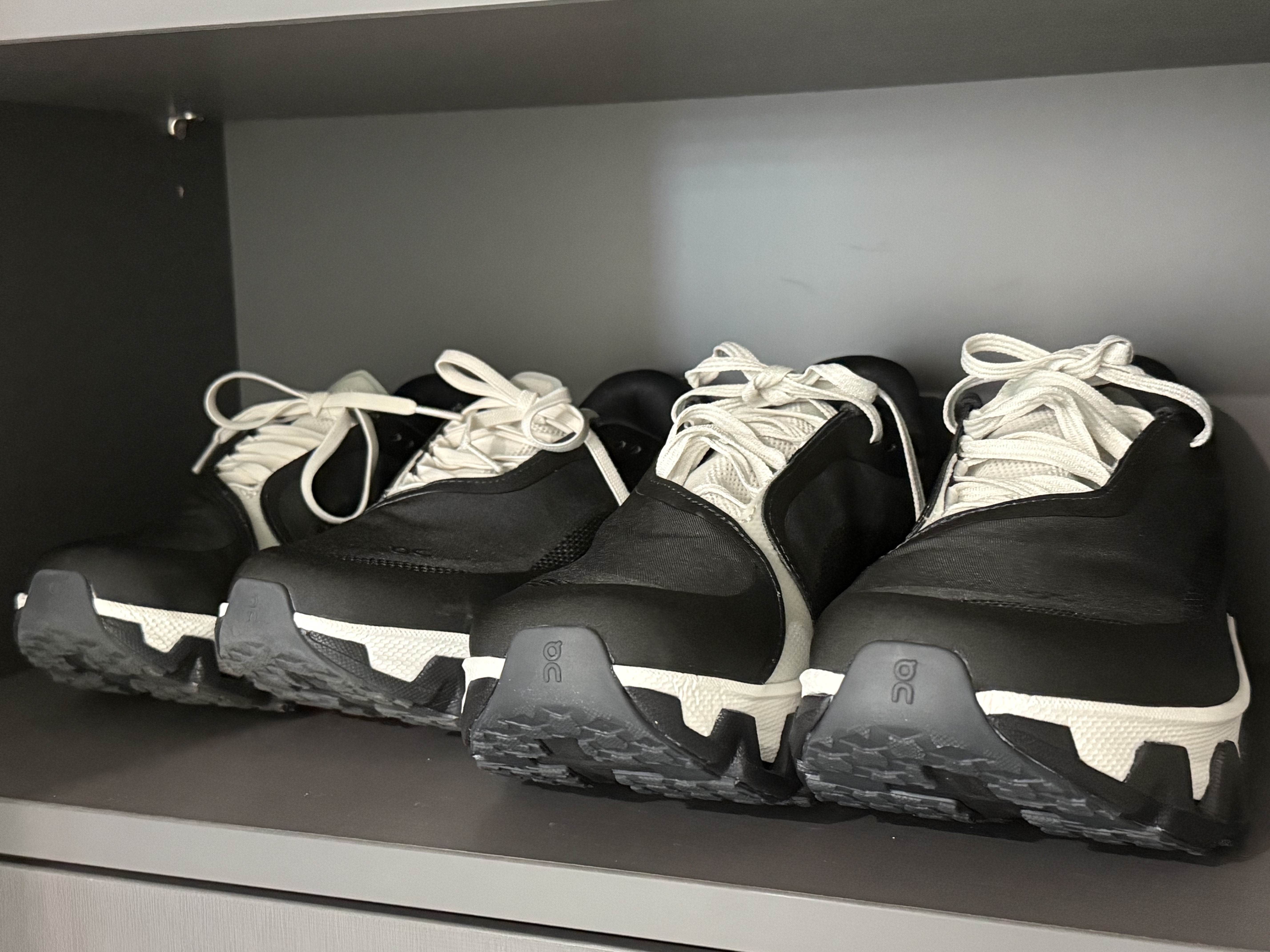 On Running x Post Archive Faction (Paf) Cloudmonster Hyper Black 착용 스타일