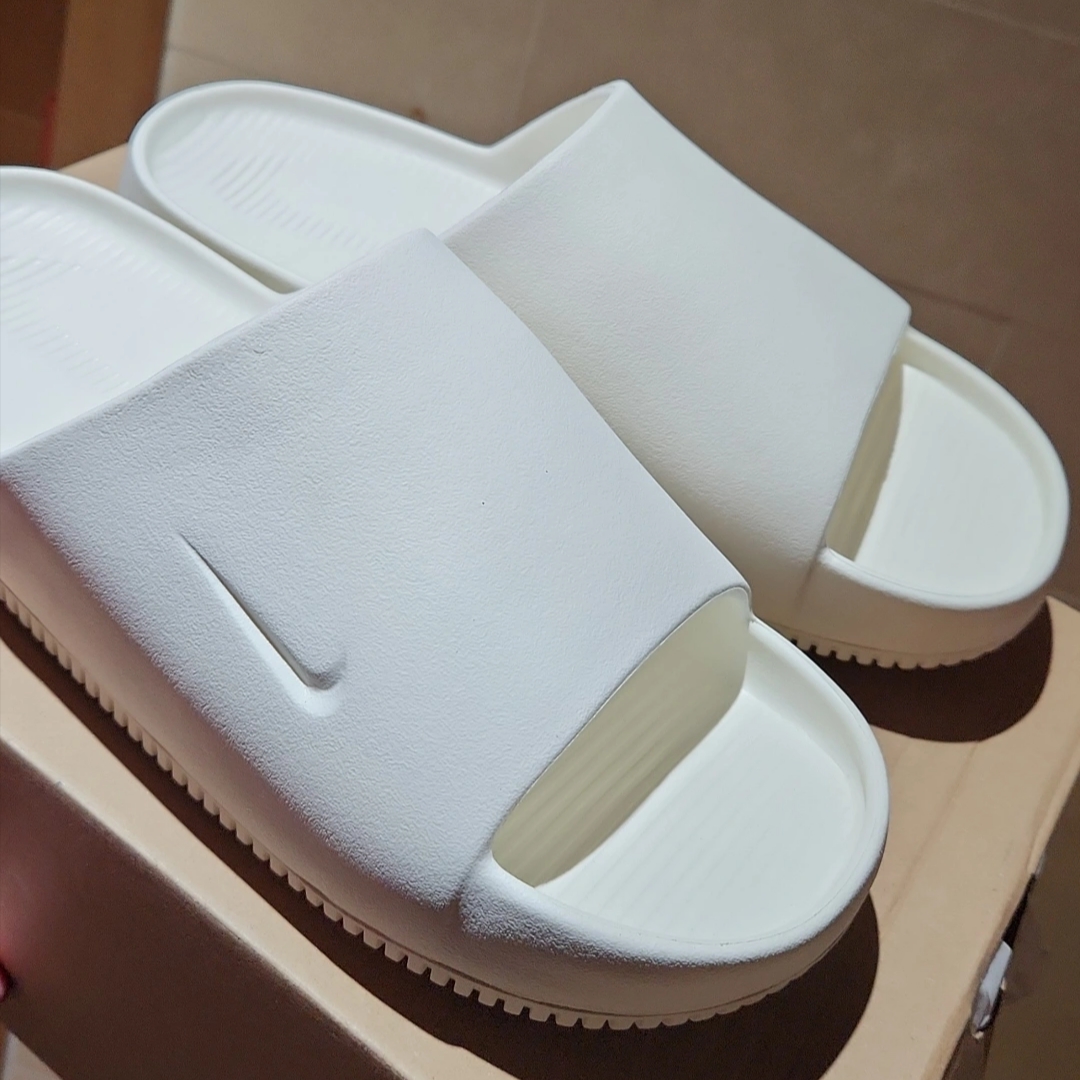 Nike Calm Slide Sail 착용 스타일