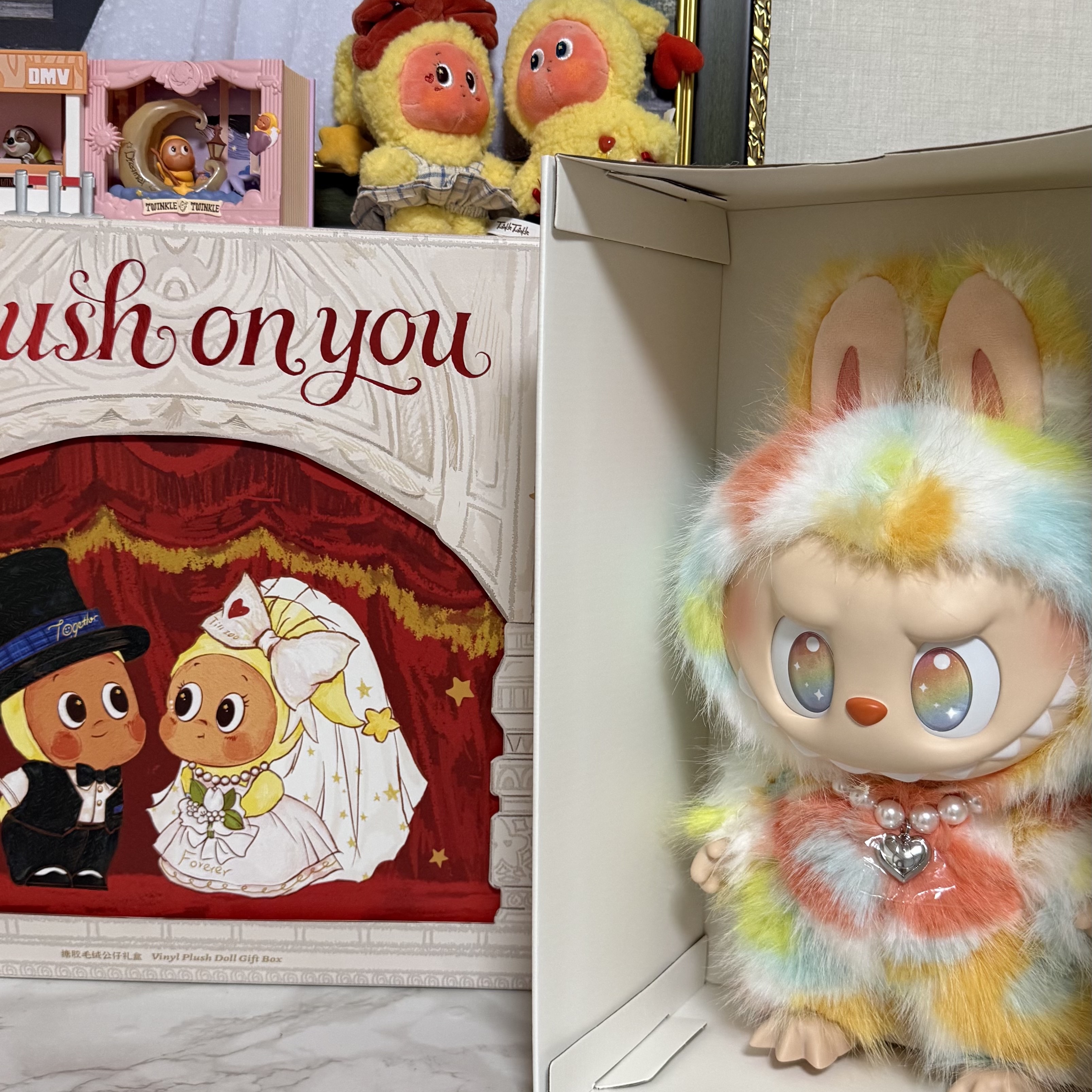 Pop Mart Labubu The Monsters Big Into Energy Series-Rock The Universe Vinyl Plush Doll 착용 스타일