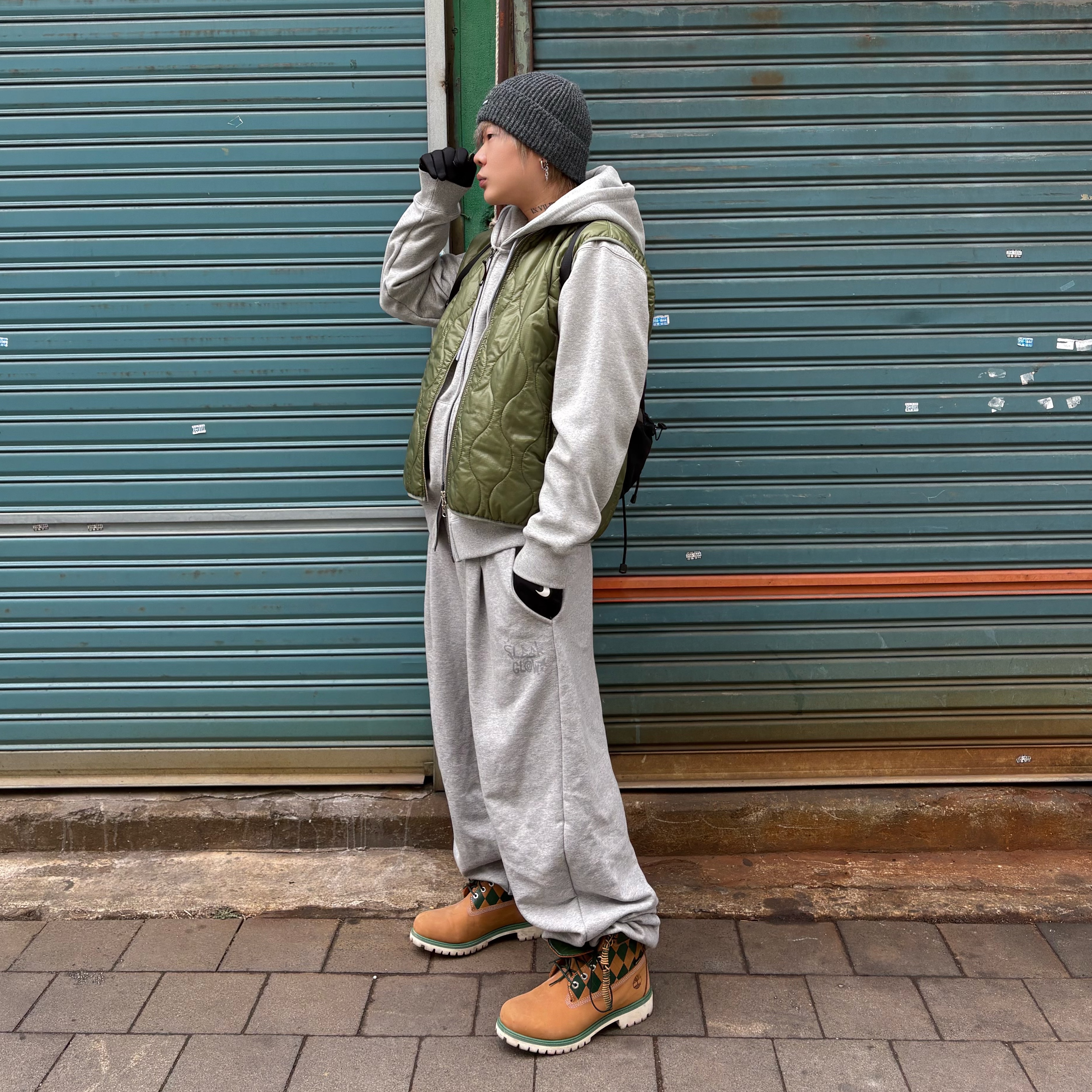 KASINA x Timberland 6 In Premium Vibram GTX Wheat, Nike Therma-Fit Academy Football Gloves Black 착용 스타일 - 1