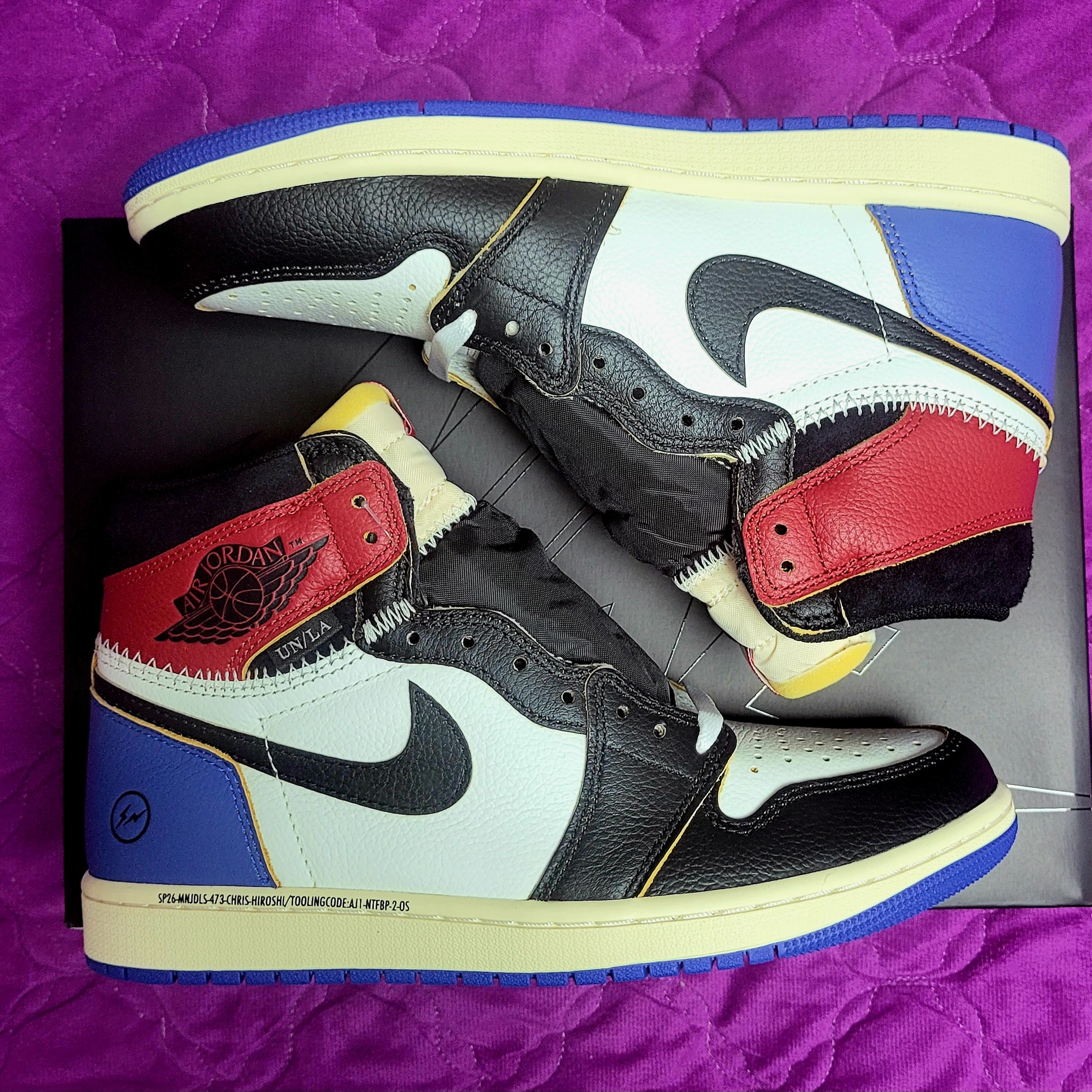 Jordan 1 x Fragment x Union LA Black and Varsity Red 착용 스타일 - 2