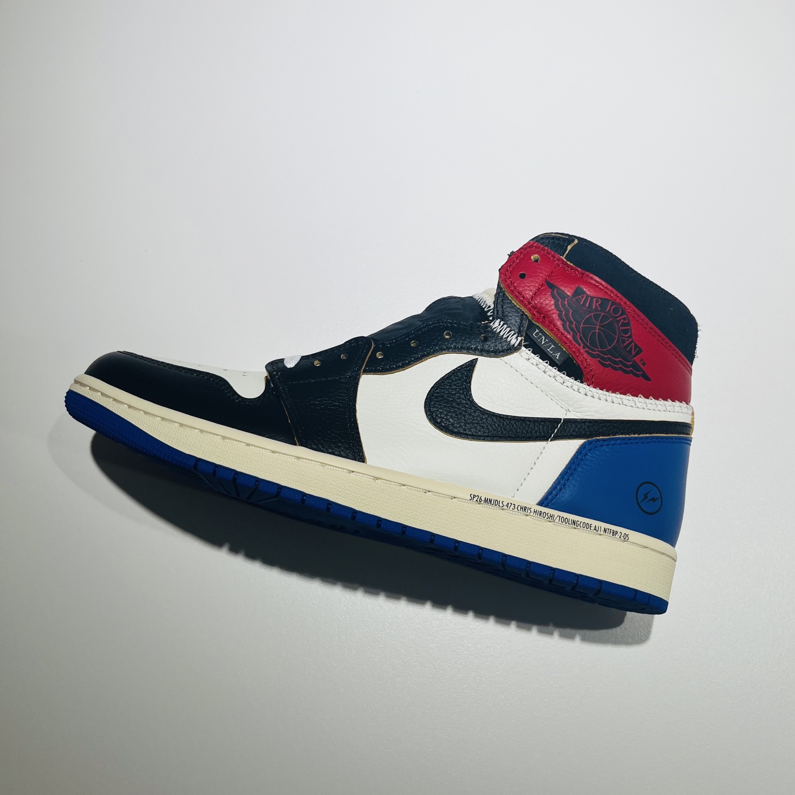 Jordan 1 x Fragment x Union LA Black and Varsity Red 착용 스타일