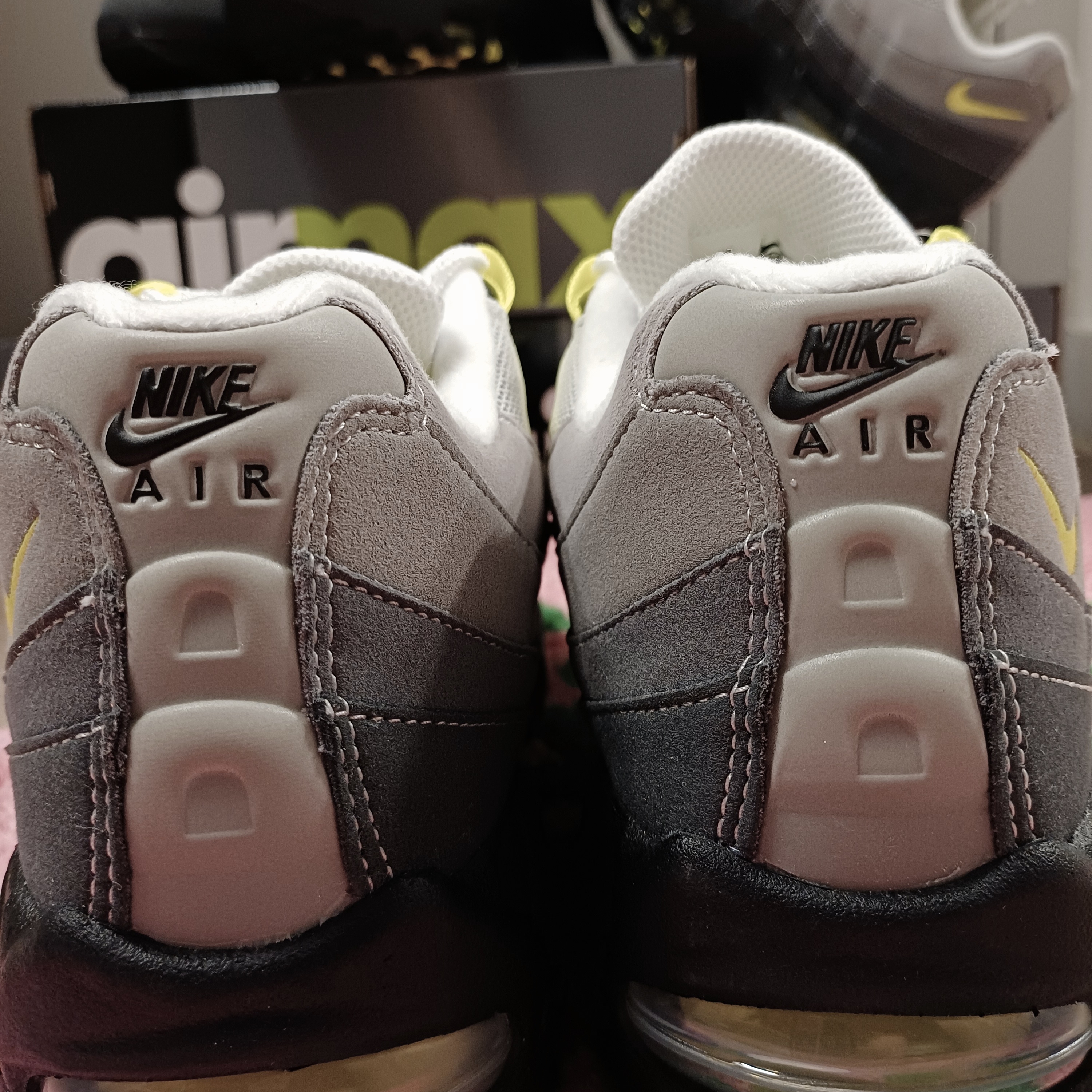 Nike Air Max 95 OG Neon 착용 스타일 - 5