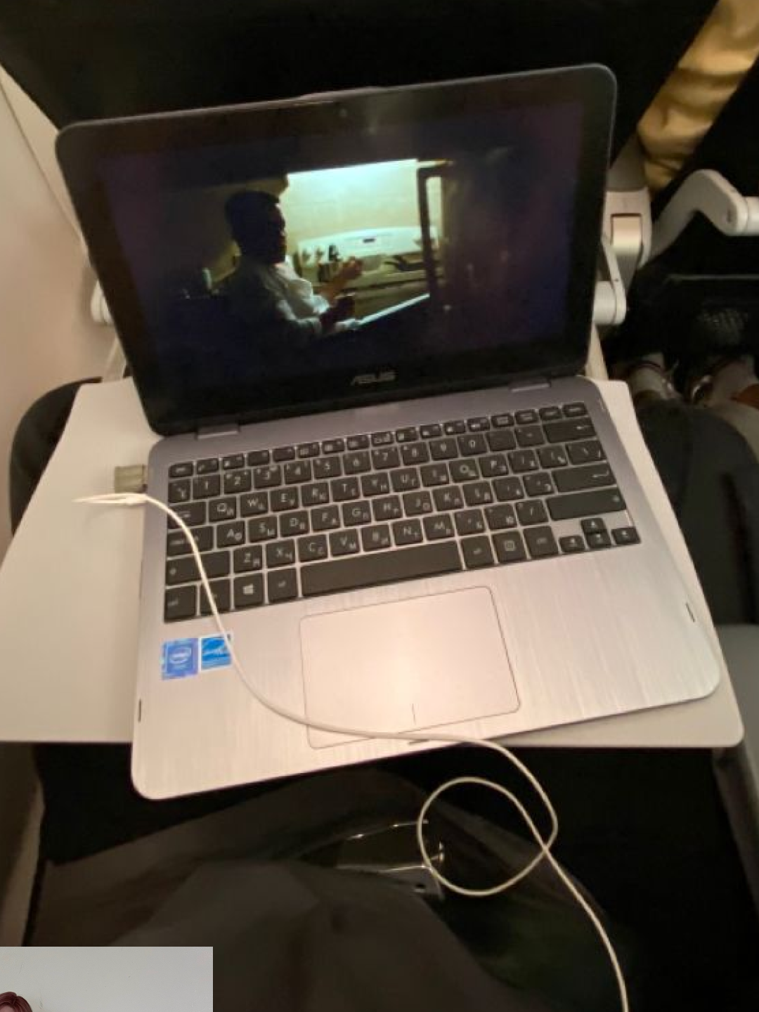 Apple 2026 MacBook Neo A18 Pro 512GB SSD / 8GB RAM Blush (Korean Ver.), Apple 2026 MacBook Neo A18 Pro 512GB SSD / 8GB RAM Silver (Korean Ver.) 착용 스타일 - 2