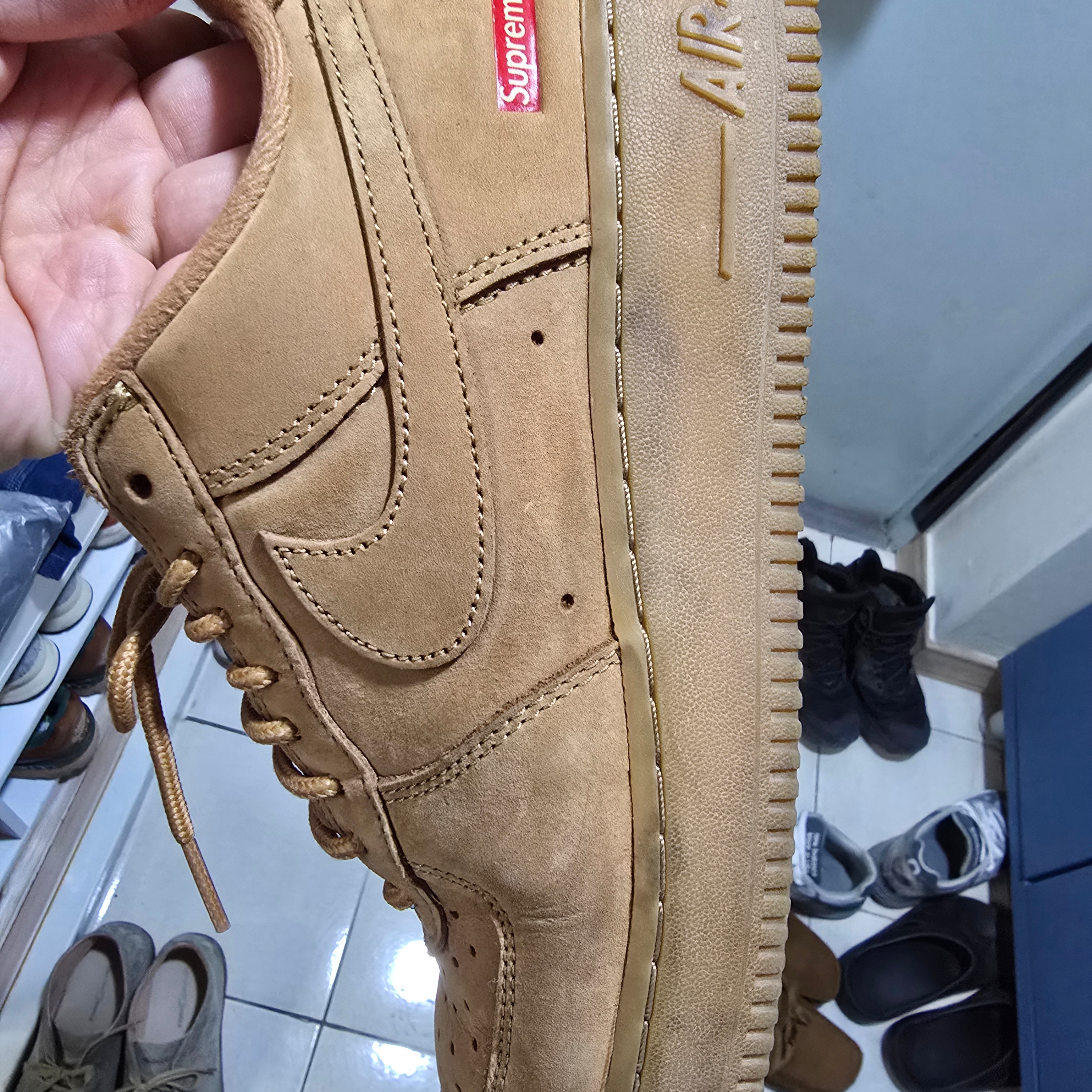 Nike x Supreme Air Force 1 Low Flax 착용 스타일