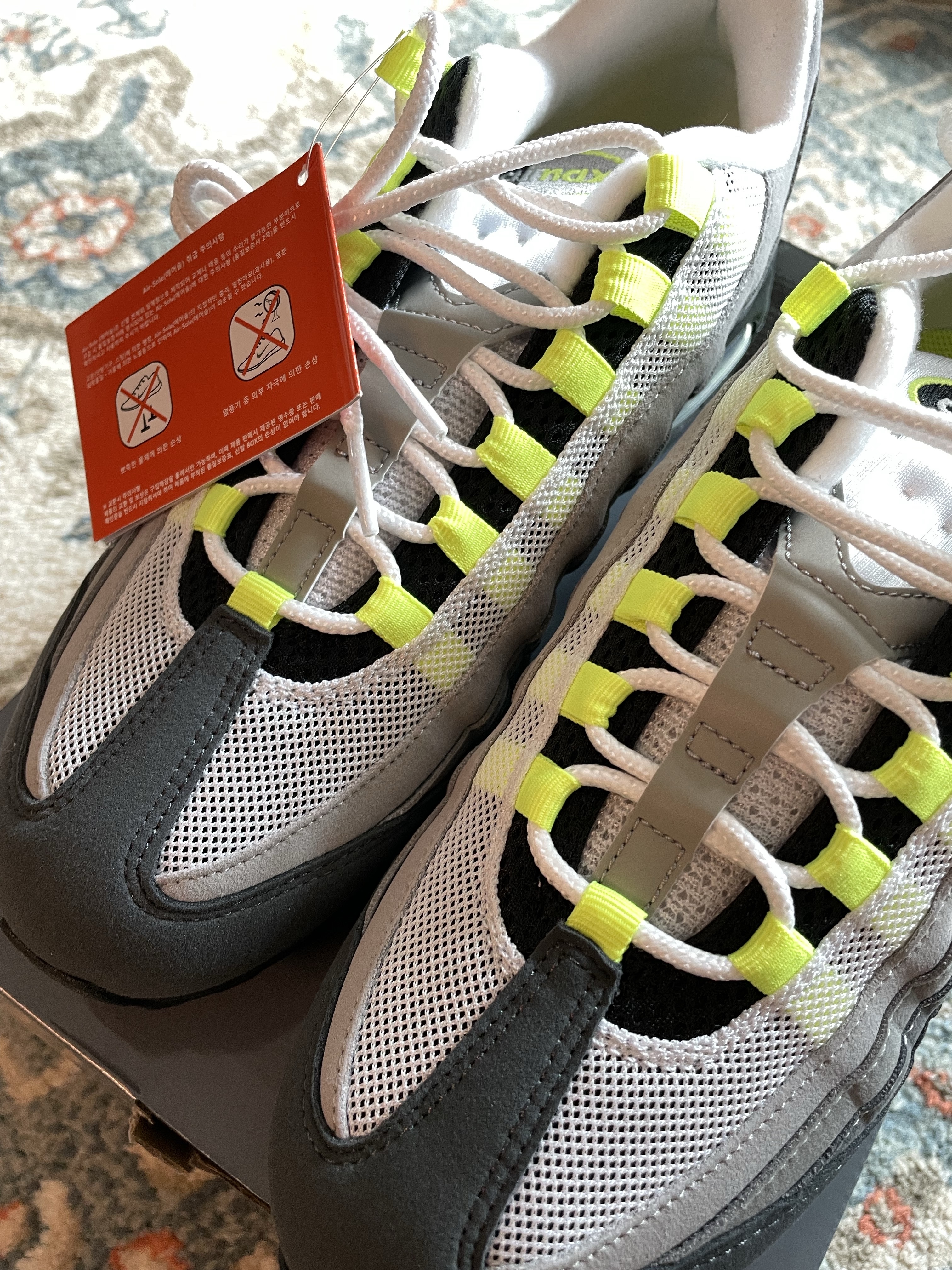 Nike Air Max 95 OG Neon 착용 스타일 - 6
