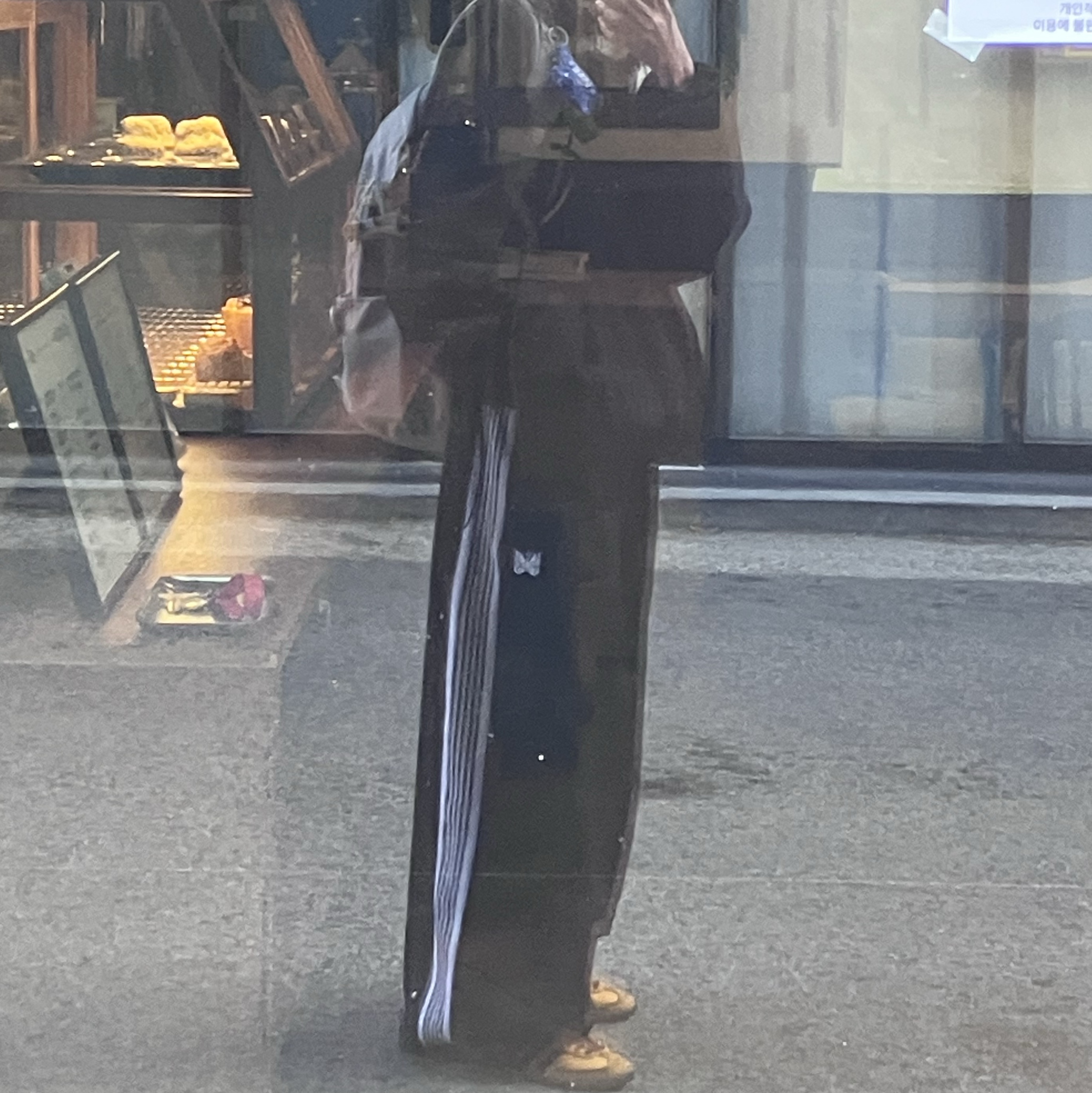 (W) Adidas Originals Japan Crew Yellow Core Black, Needles H.D. Track Pants Poly Smooth Black White 착용 스타일 - 1
