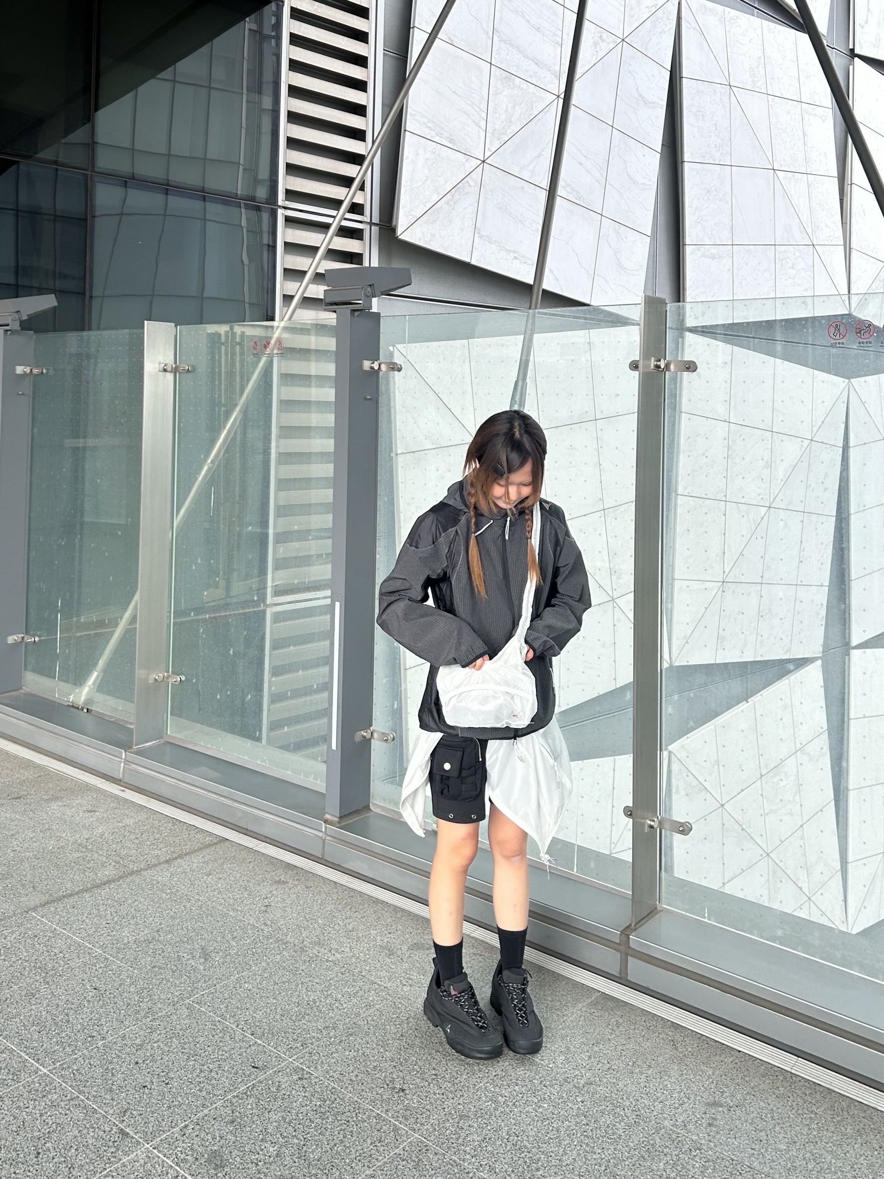 Nache Women Detachable Slim Fit Pants Black - 26SS 착용 스타일 - 3