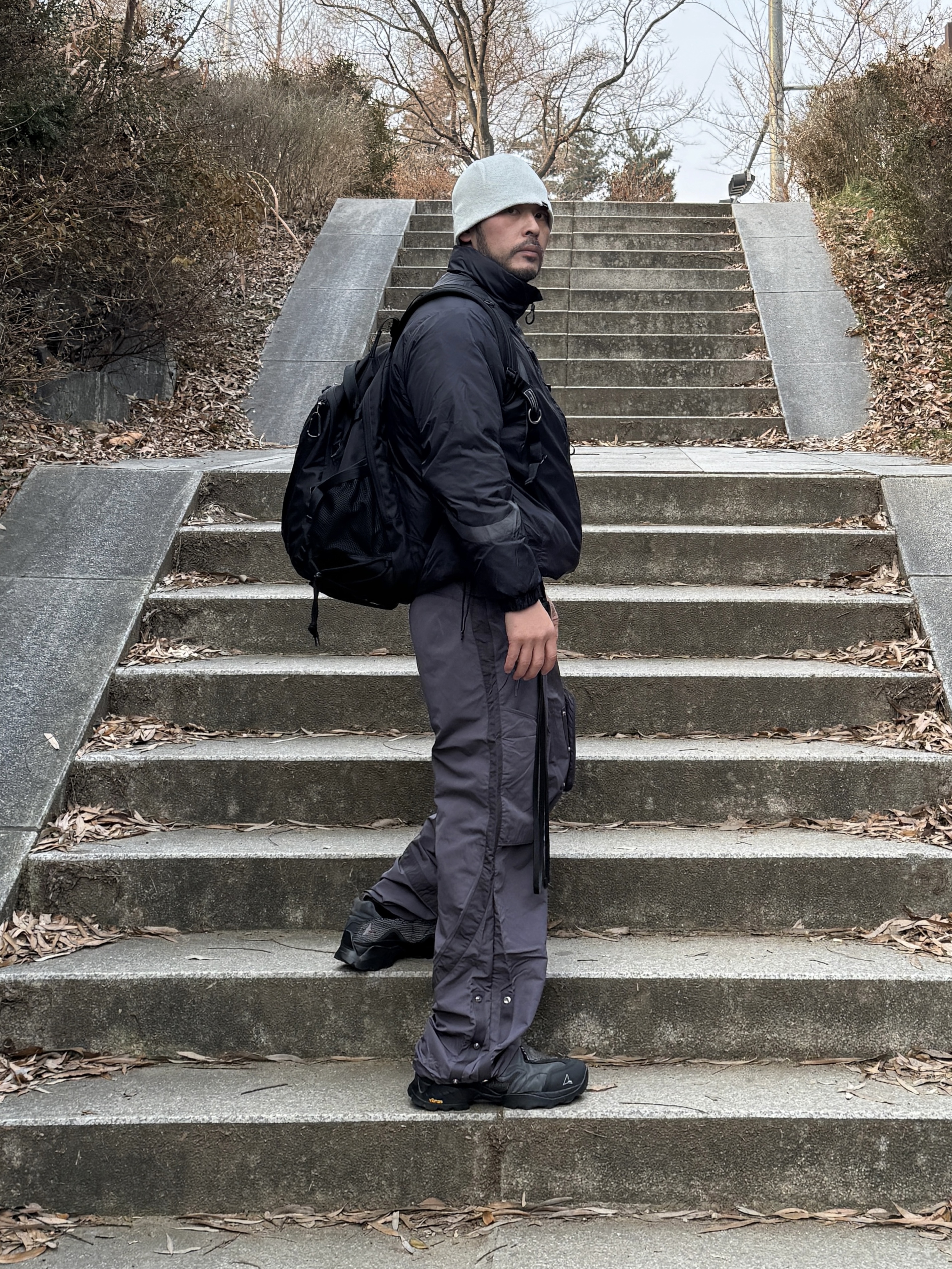 [KREAM 단독] runwhither Beanie White, Roa Hiking Minaar Black 착용 스타일 - 2