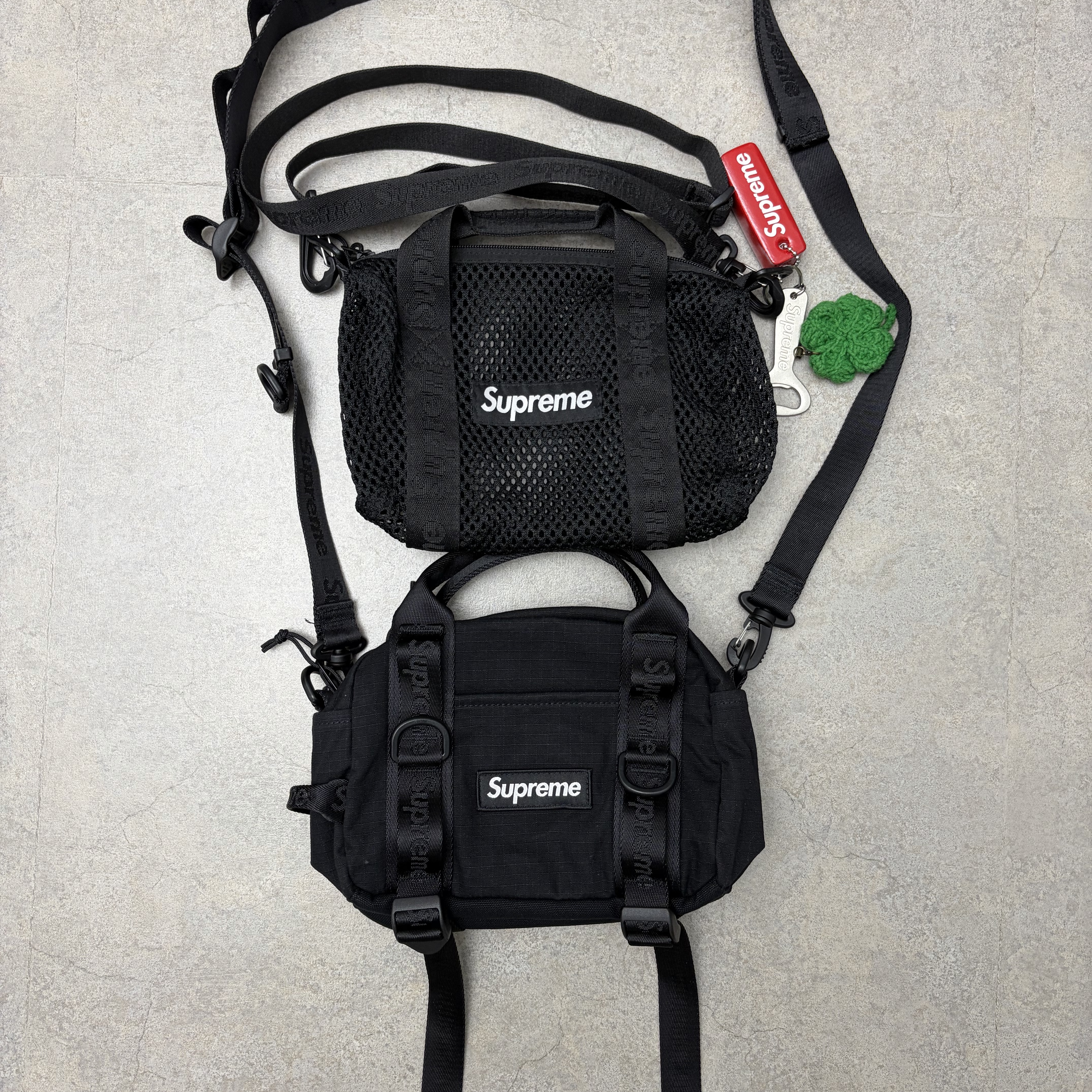 Supreme Mini Duffle Bag Black - 26SS, Supreme Mesh Mini Duffle Bag Black - 25SS 착용 스타일 - 3