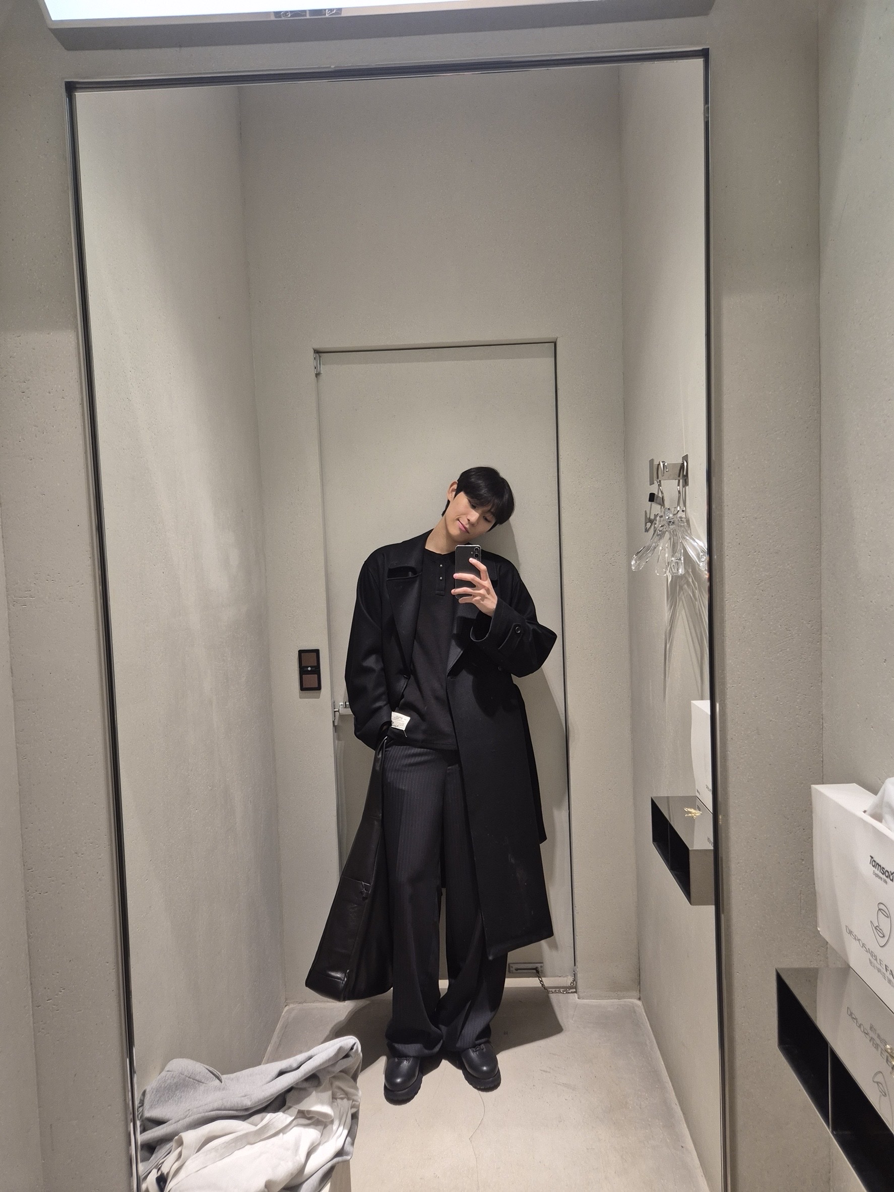 ssstein Oversized Double Breasted Coat Black - 25FW 착용 스타일 - 1