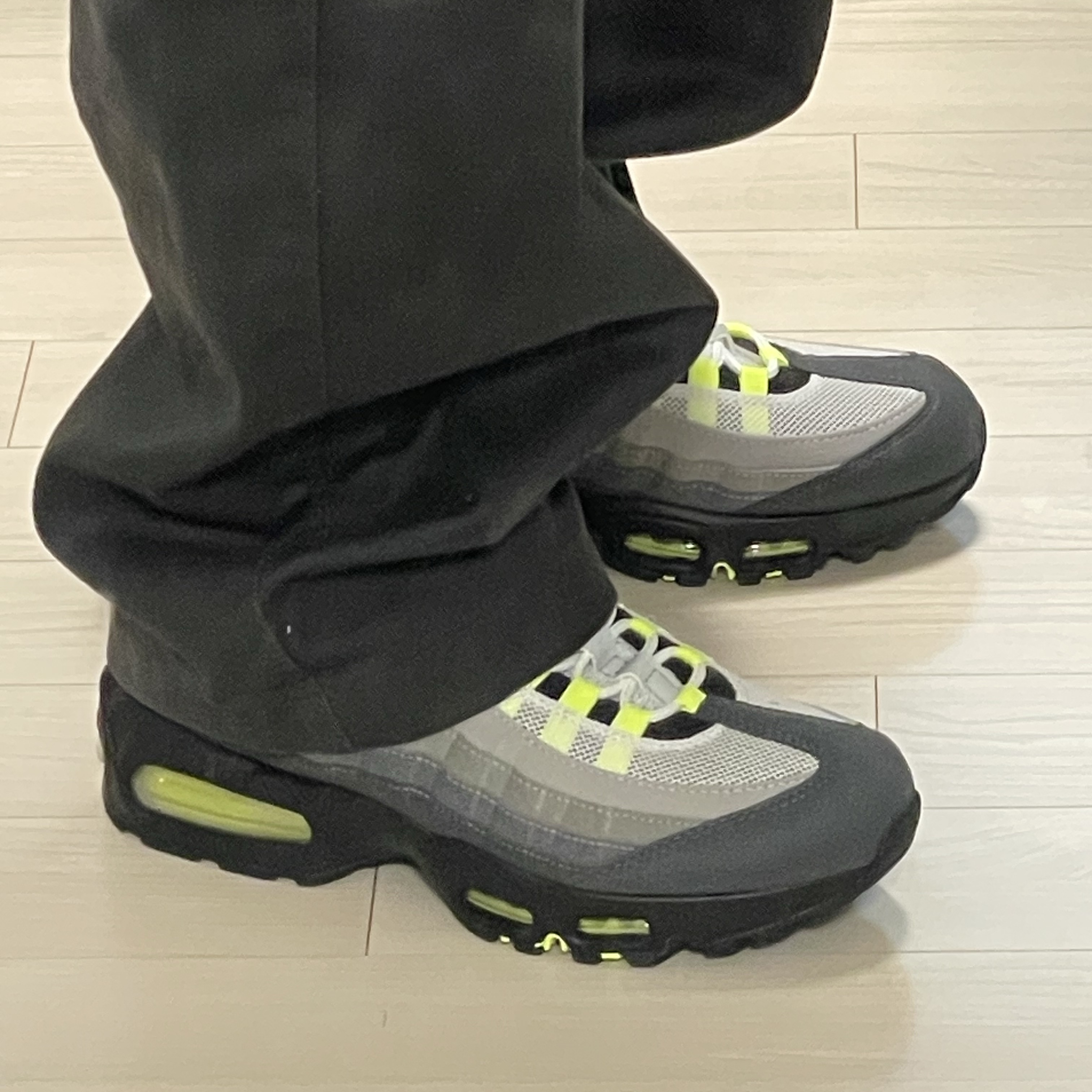 Nike Air Max 95 OG Neon 착용 스타일 - 2