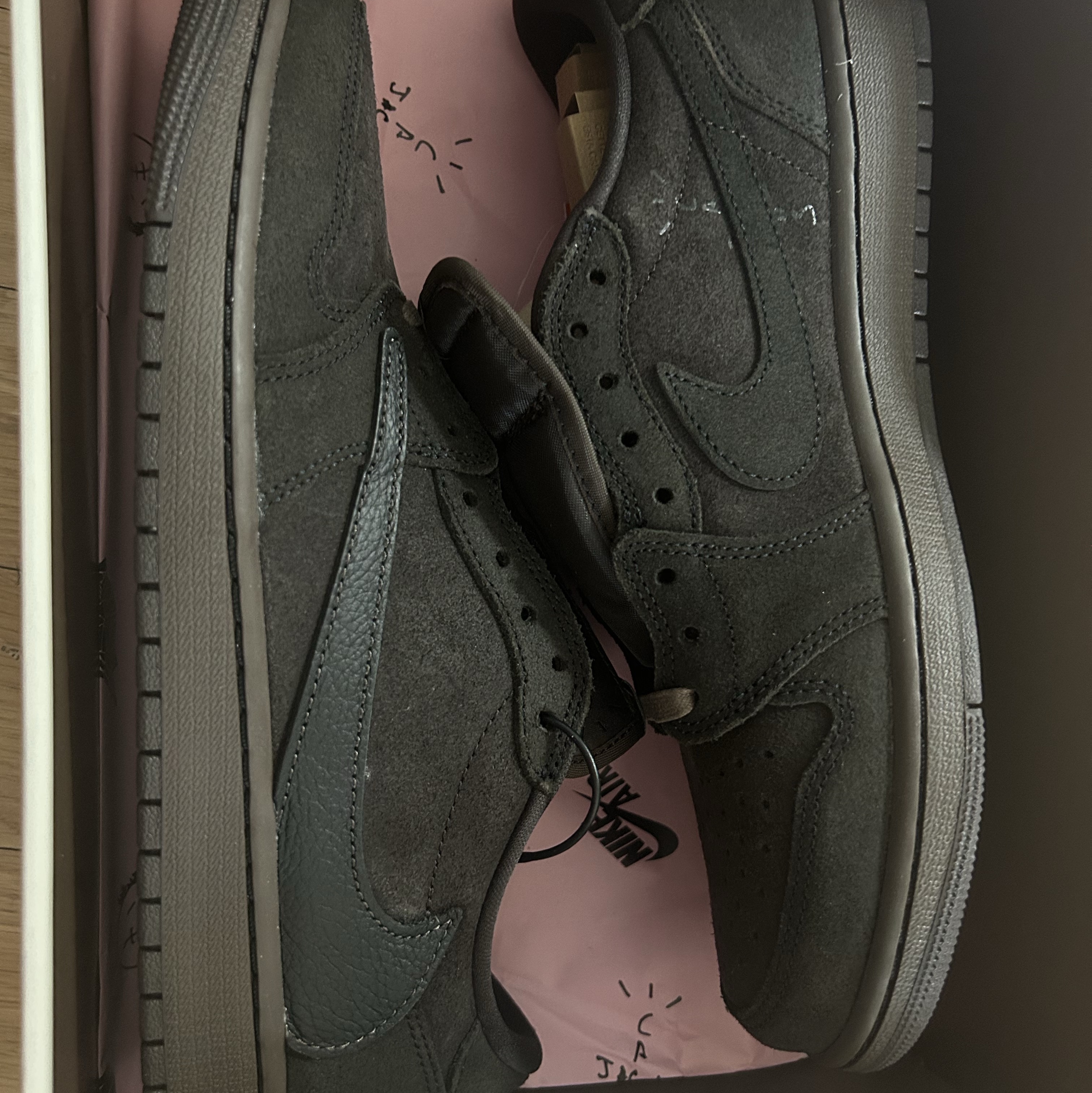 Jordan 1 x Travis Scott Retro Low OG SP Velvet Brown and Dark Mocha 착용 스타일