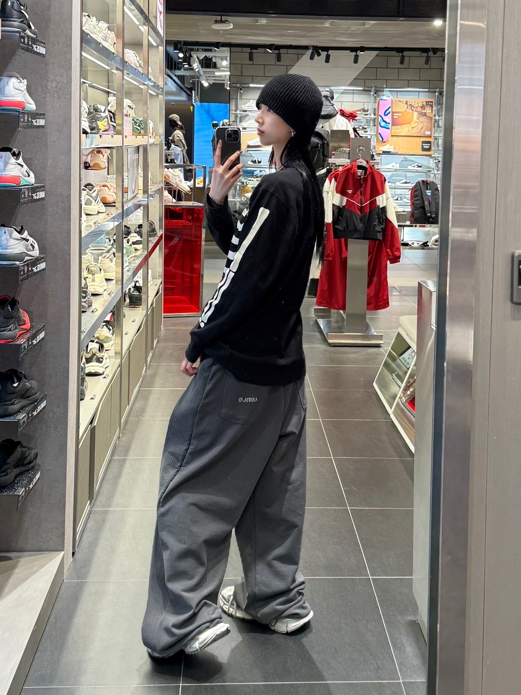 Supreme Hanes Bones Thermal Crew Black (1 Pack), AJOBYAJO One Tuck Qulted Jersey Pants Charcoal 착용 스타일 - 2