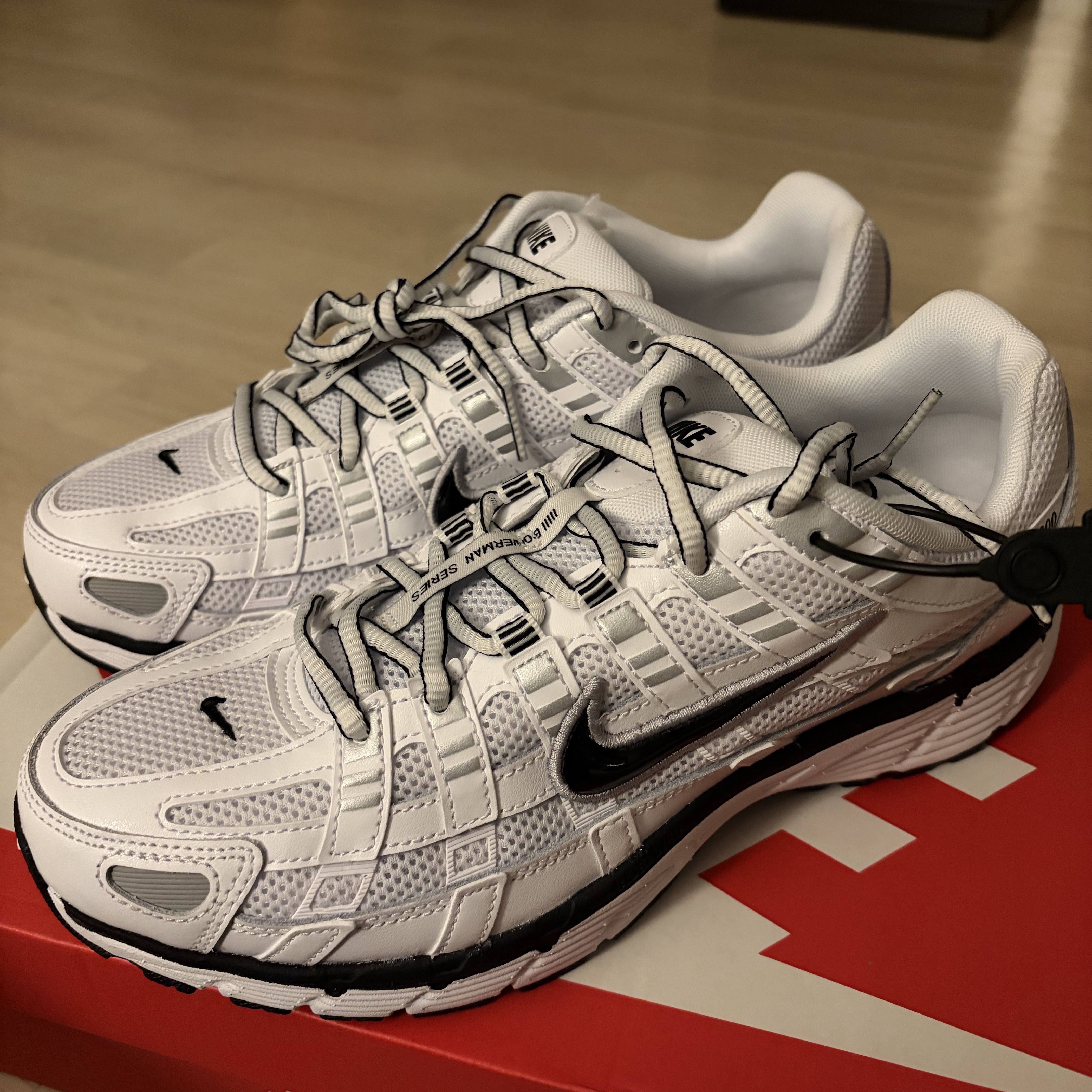 Nike P-6000 White Metallic Silver 착용 스타일