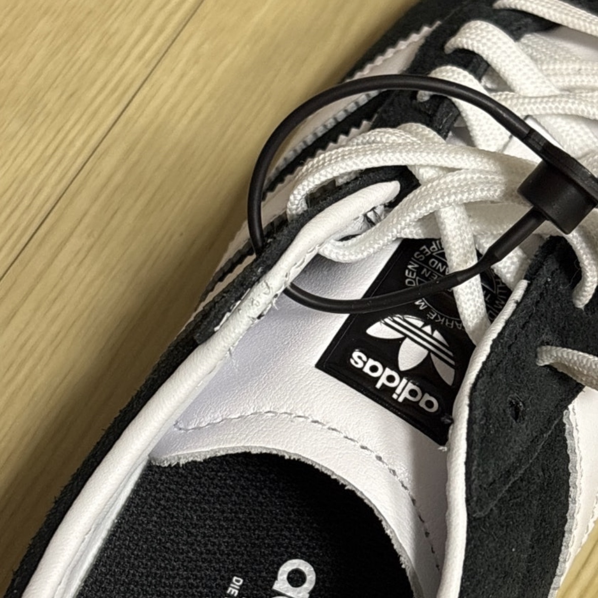 (W) Adidas Tokyo Core Black Cloud White 착용 스타일 - 1