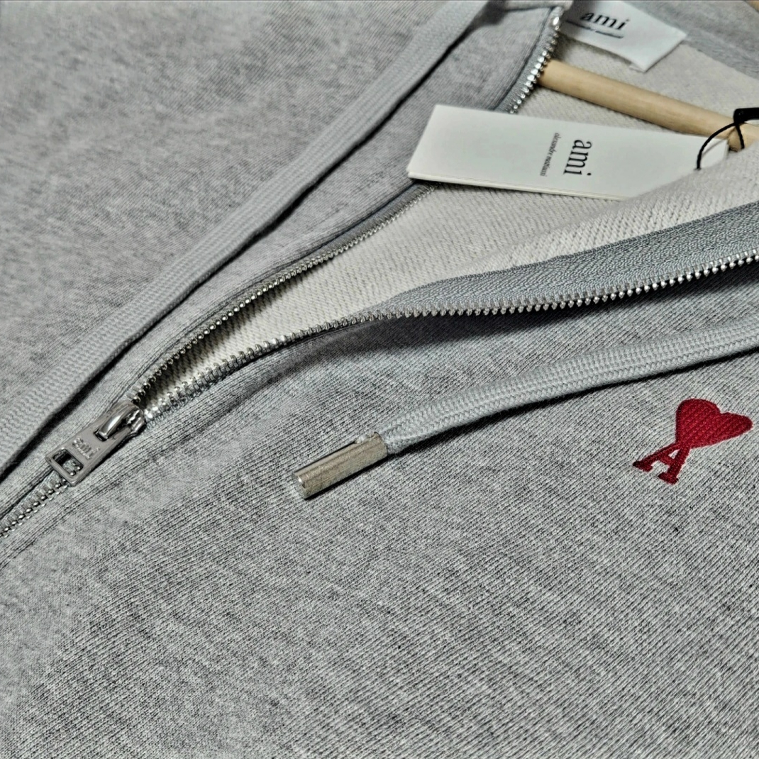 AMI de Coeur Cotton Zipped Hoodie Heather Ash Grey, AMI de Coeur Cotton Zipped Hoodie Heather Grey 착용 스타일 - 1