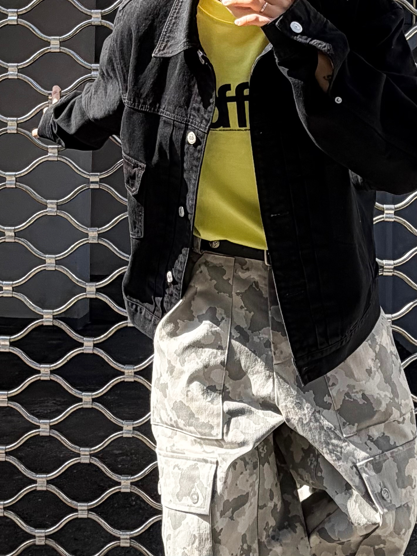 Farfromwhat Far Panel Trucker Jacket_Black, Hono Report Big Pocket Cargo Pants Snow Camo 착용 스타일 - 7
