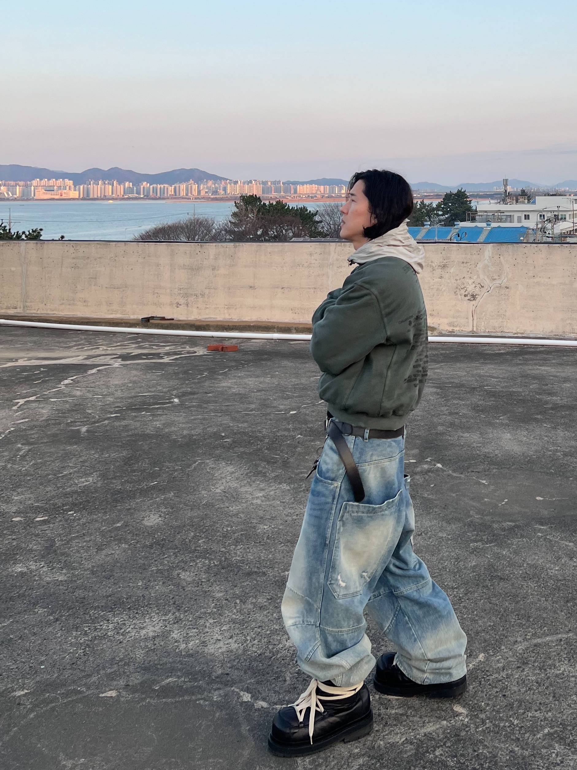 MJD 3D Knee Denim Pants Blue, Undermycar MU.128 Original Logo Cracked Leather Belt Silver / Black 착용 스타일 - 5