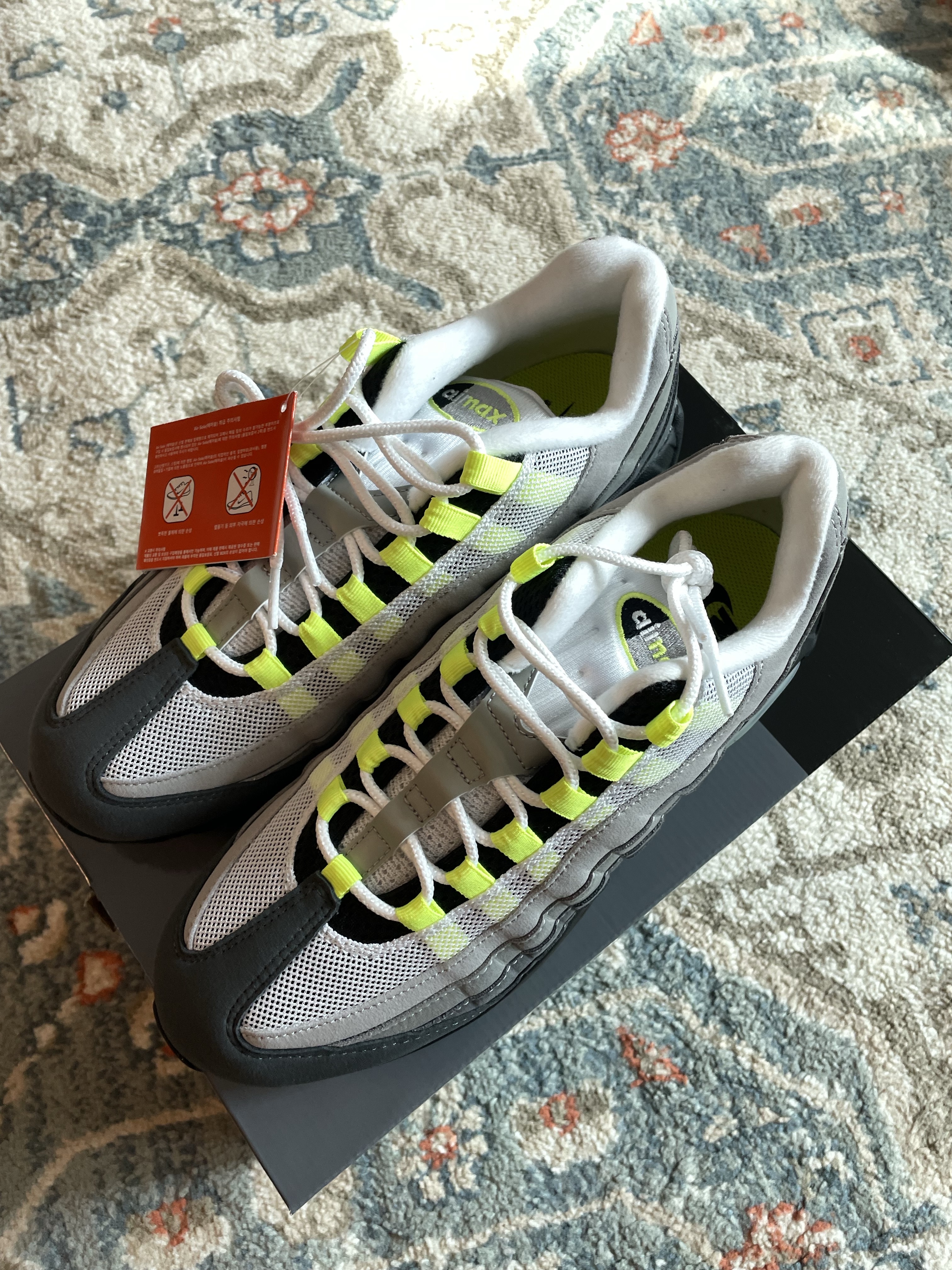 Nike Air Max 95 OG Neon 착용 스타일 - 4