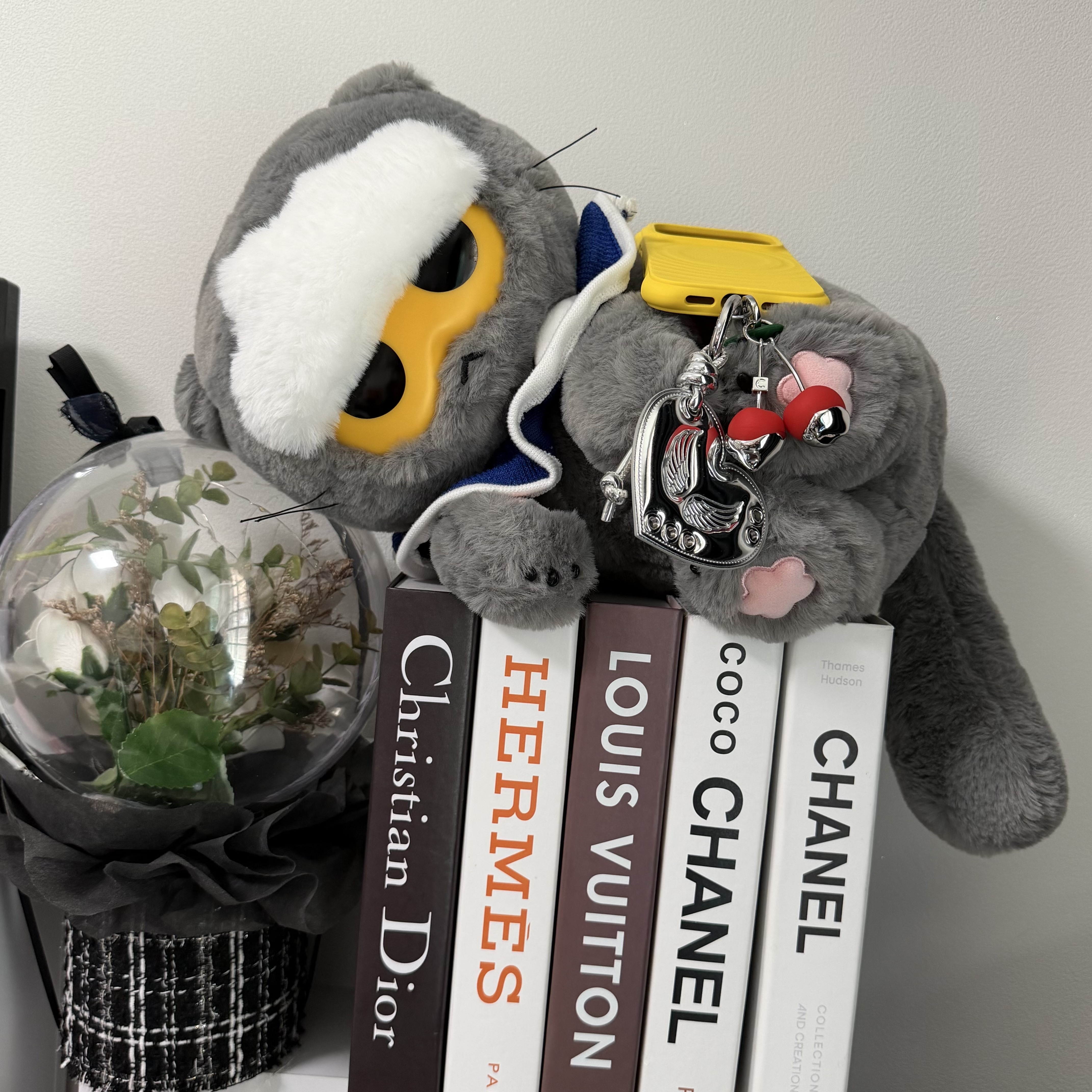 Zo&Friends Zoa Medium Plush Grey, Casetify x G-DRAGON iPhone Magsafe Ripple Case Volt Yellow 착용 스타일