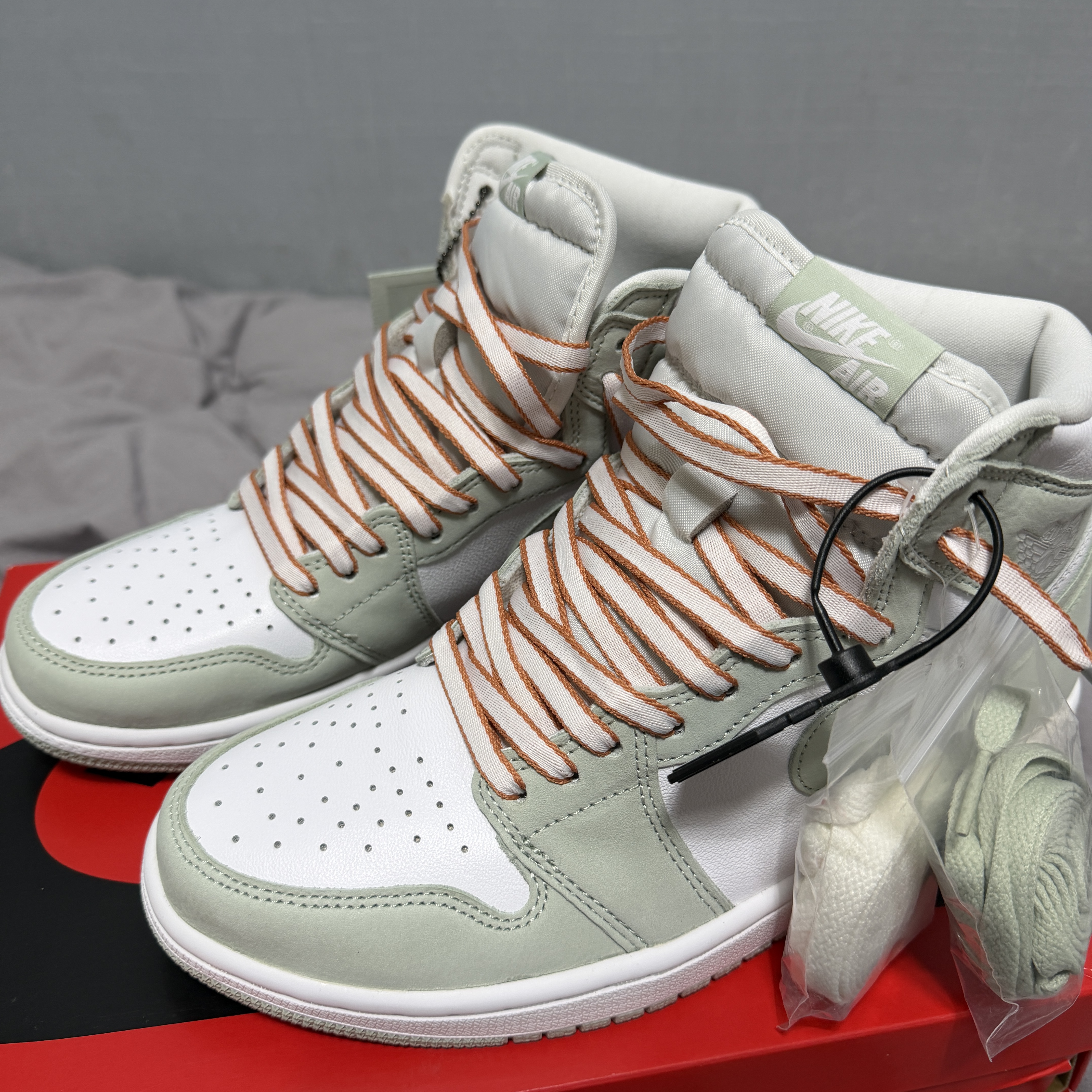(W) Jordan 1 Retro High OG Seafoam 착용 스타일 - 3