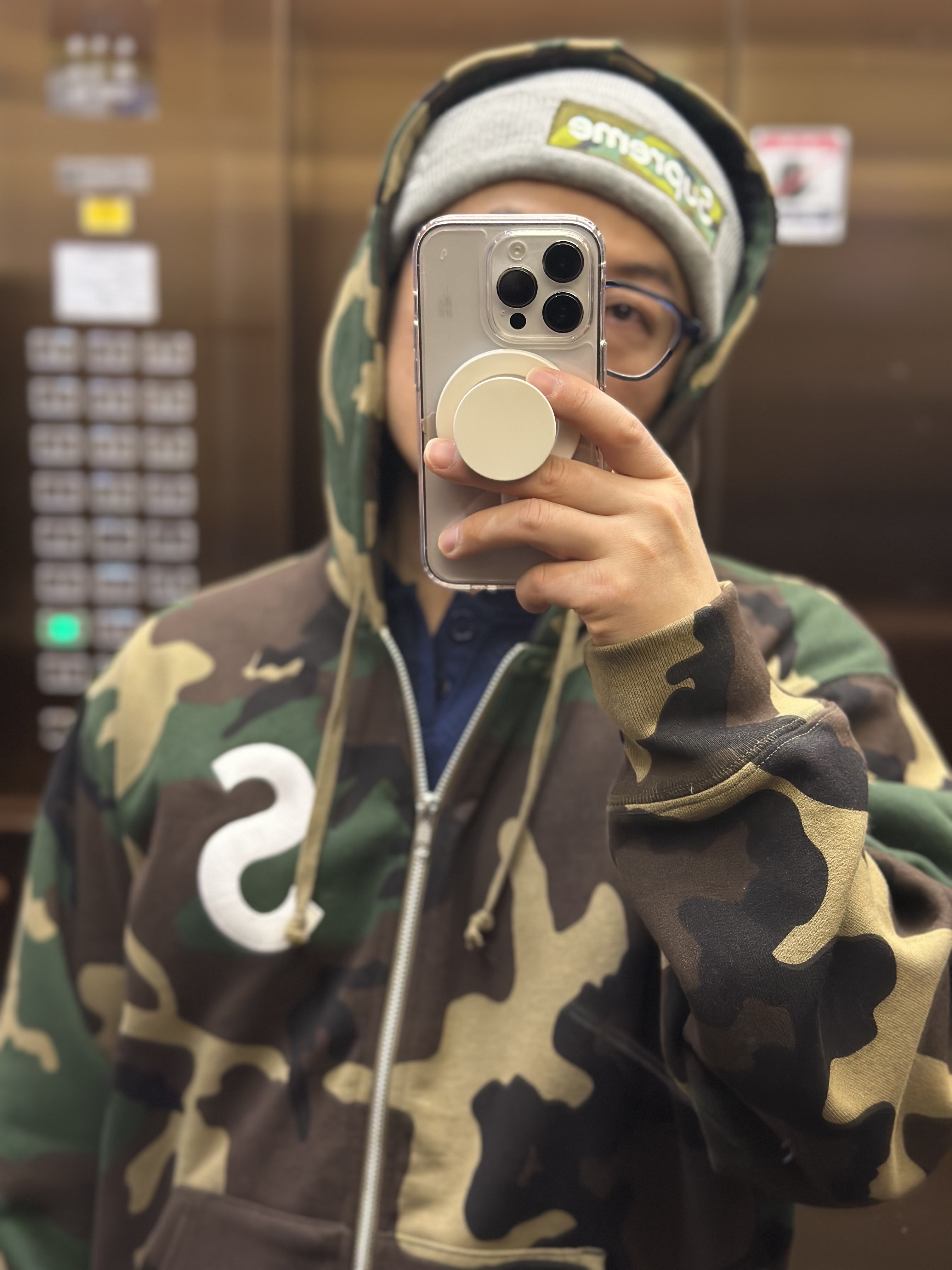 Supreme New Era Box Logo Beanie Heather Grey - 23FW, Supreme S Logo Zip Up Hooded Sweatshirt Woodland Camo - 25FW 착용 스타일