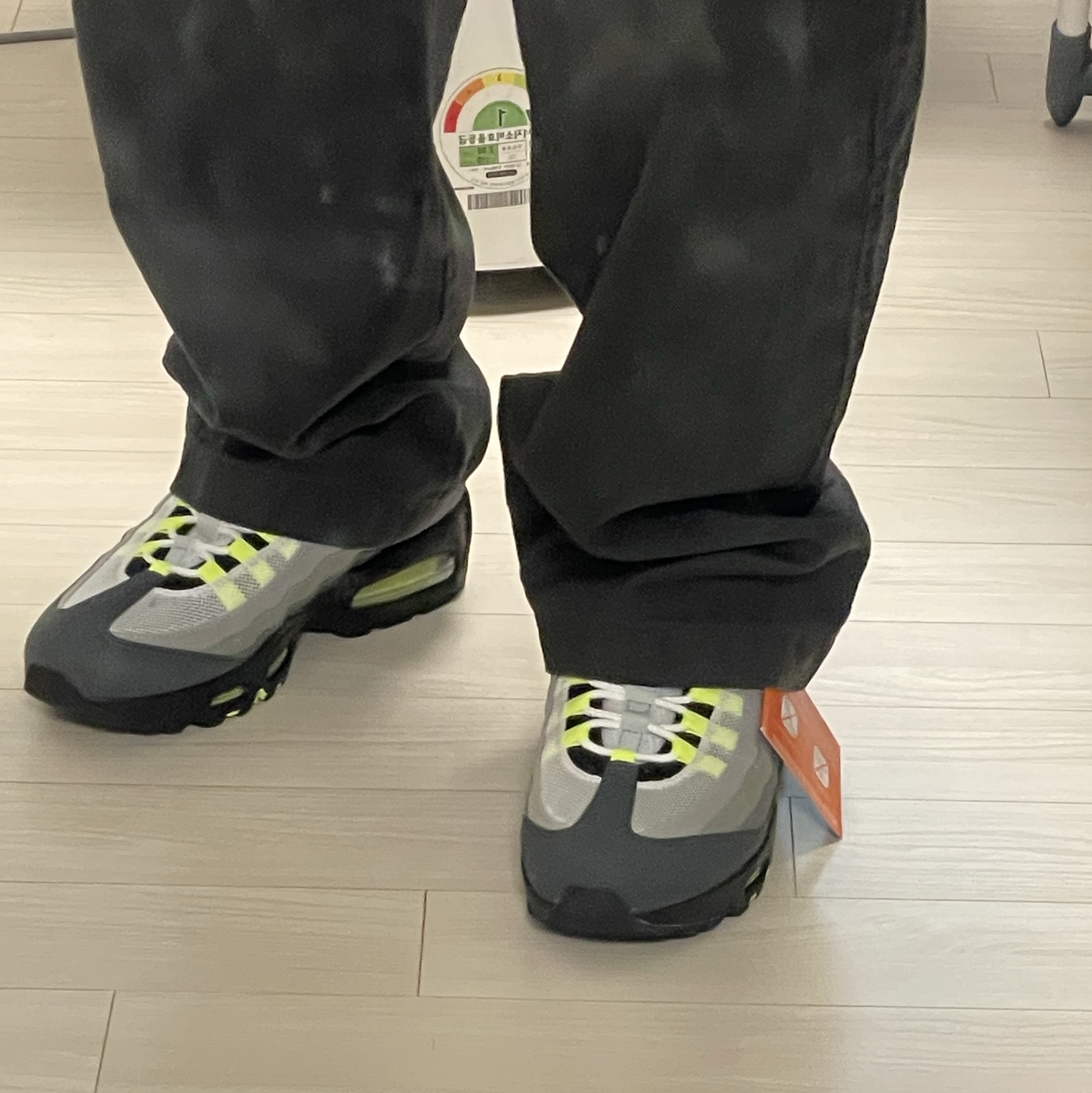 Nike Air Max 95 OG Neon 착용 스타일 - 3