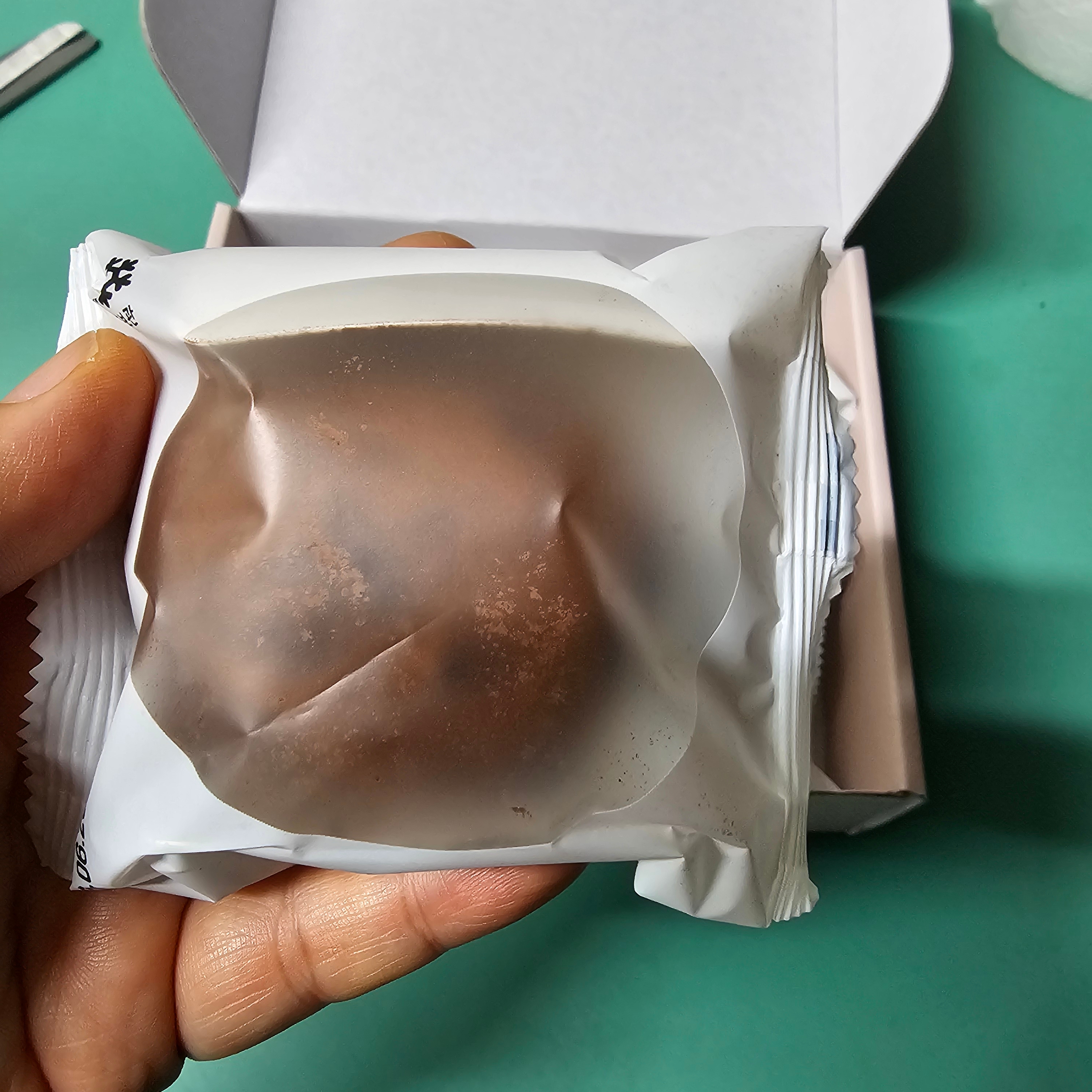 THE BAREUN TTEOK Double Chocolate Fudge Cream Tteok (60g *6EA) 1Box 착용 스타일 - 3