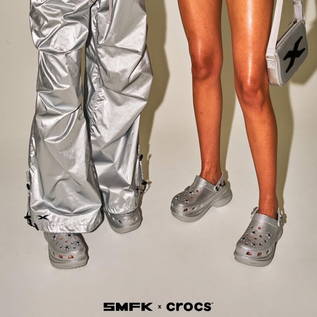 (W) Crocs x SMFK Classic Bae Clog Silver Glitter 착용 스타일