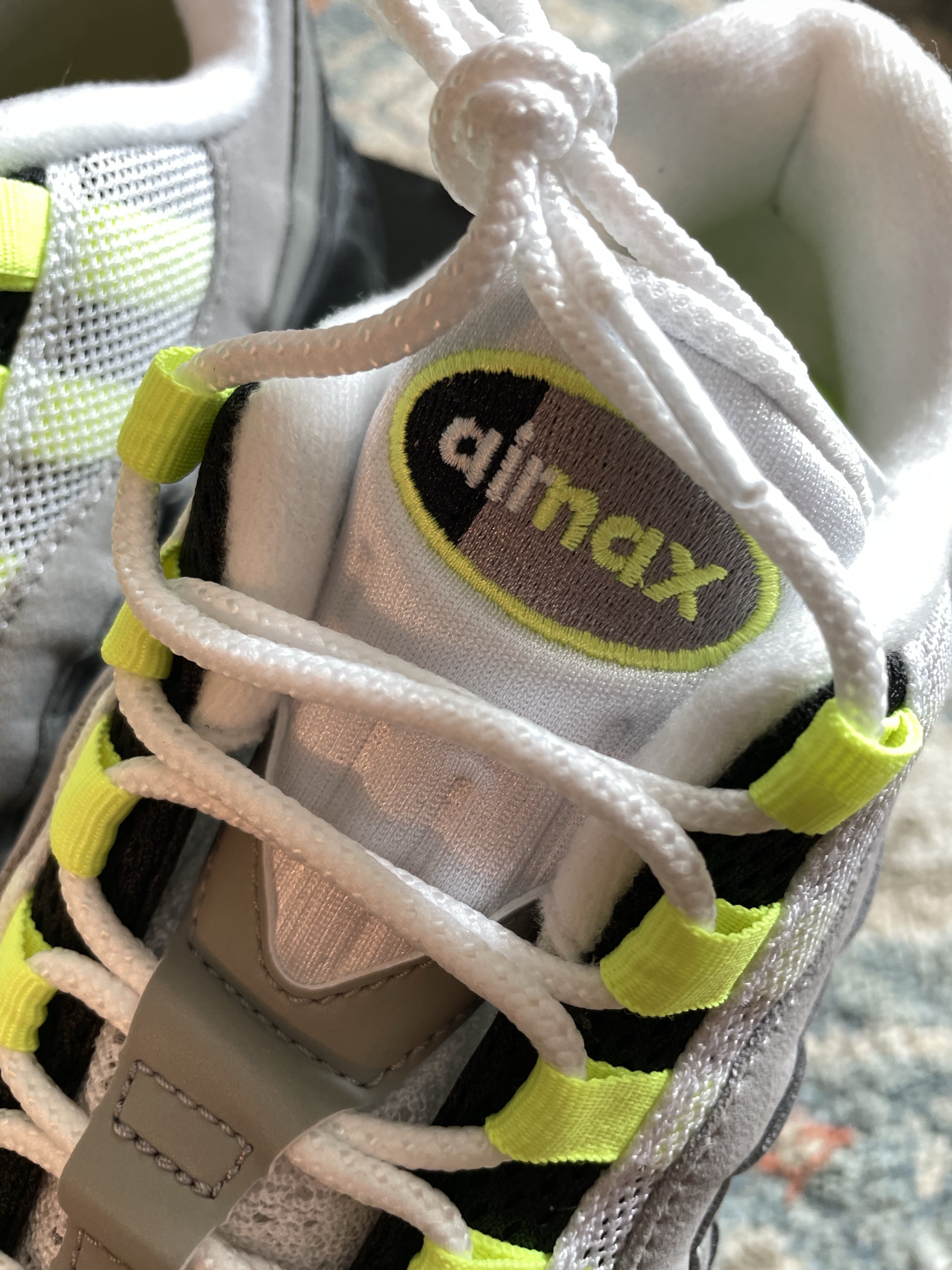 Nike Air Max 95 OG Neon 착용 스타일 - 5