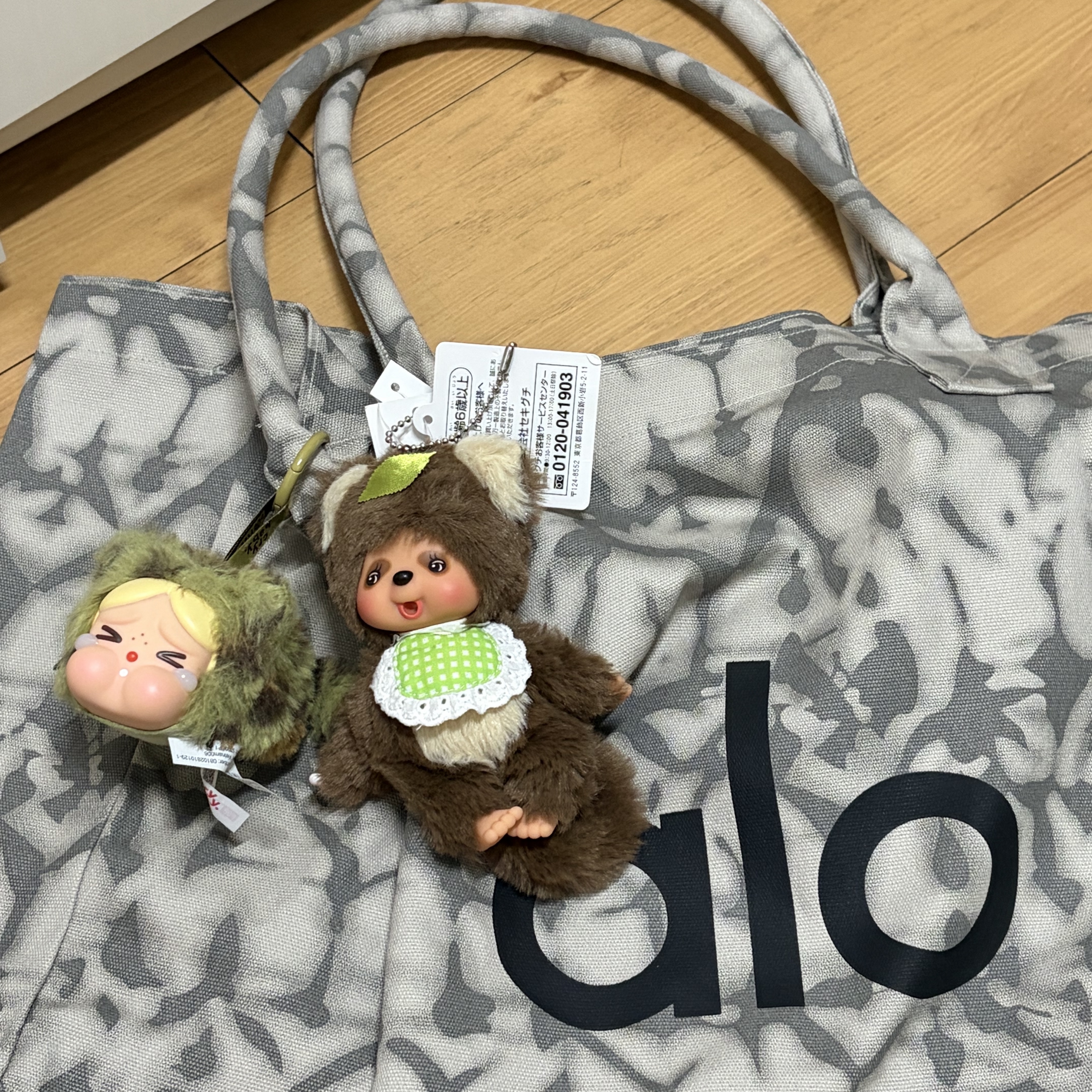 Alo Yoga Iconic Shopper Tote Bag Grey Tiedye, Pop Mart Crybaby Wild But Cutie Series Vinyl Plush Pendant Camo Cutie (Opened Case) 착용 스타일