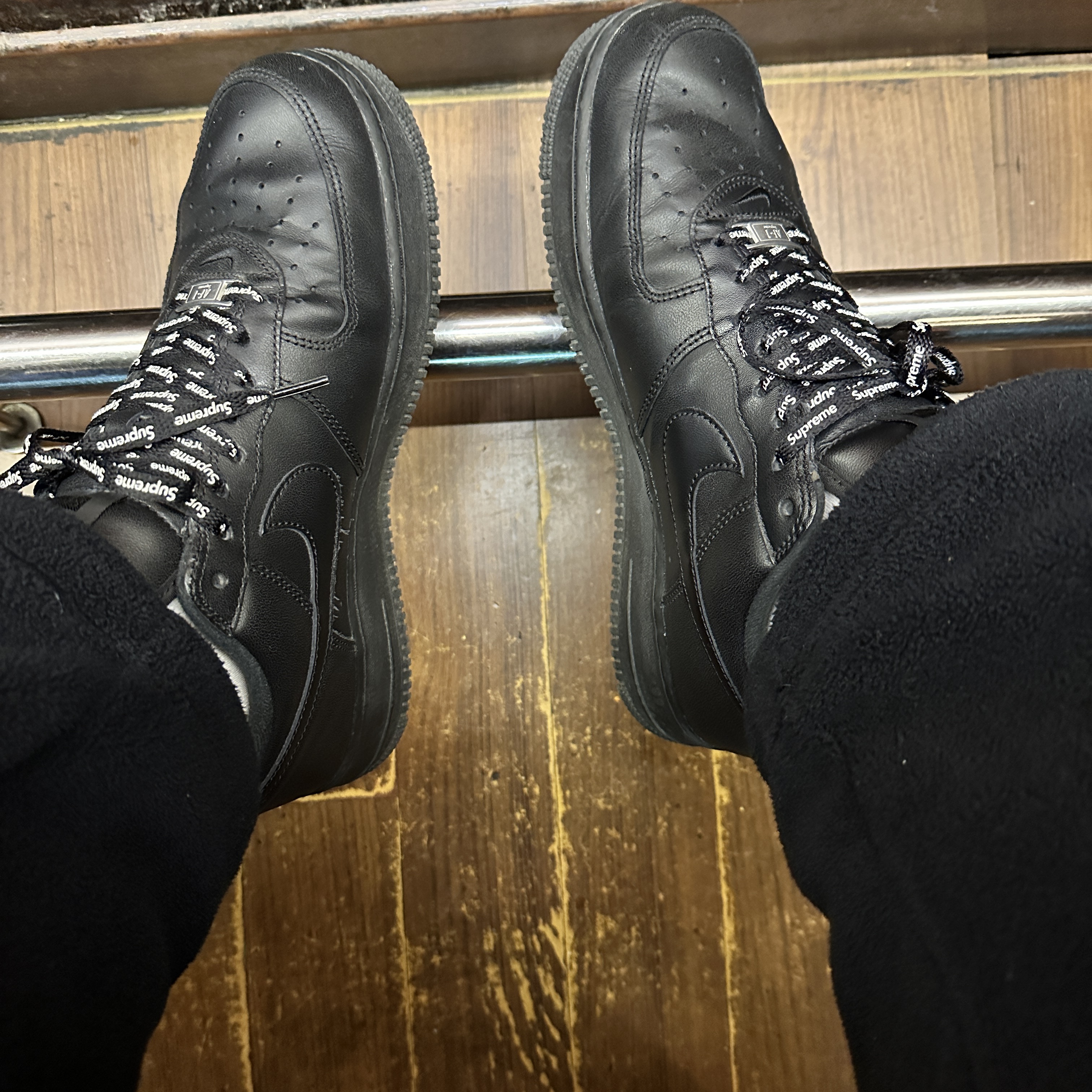 Nike x Supreme Air Force 1 Low Black 착용 스타일