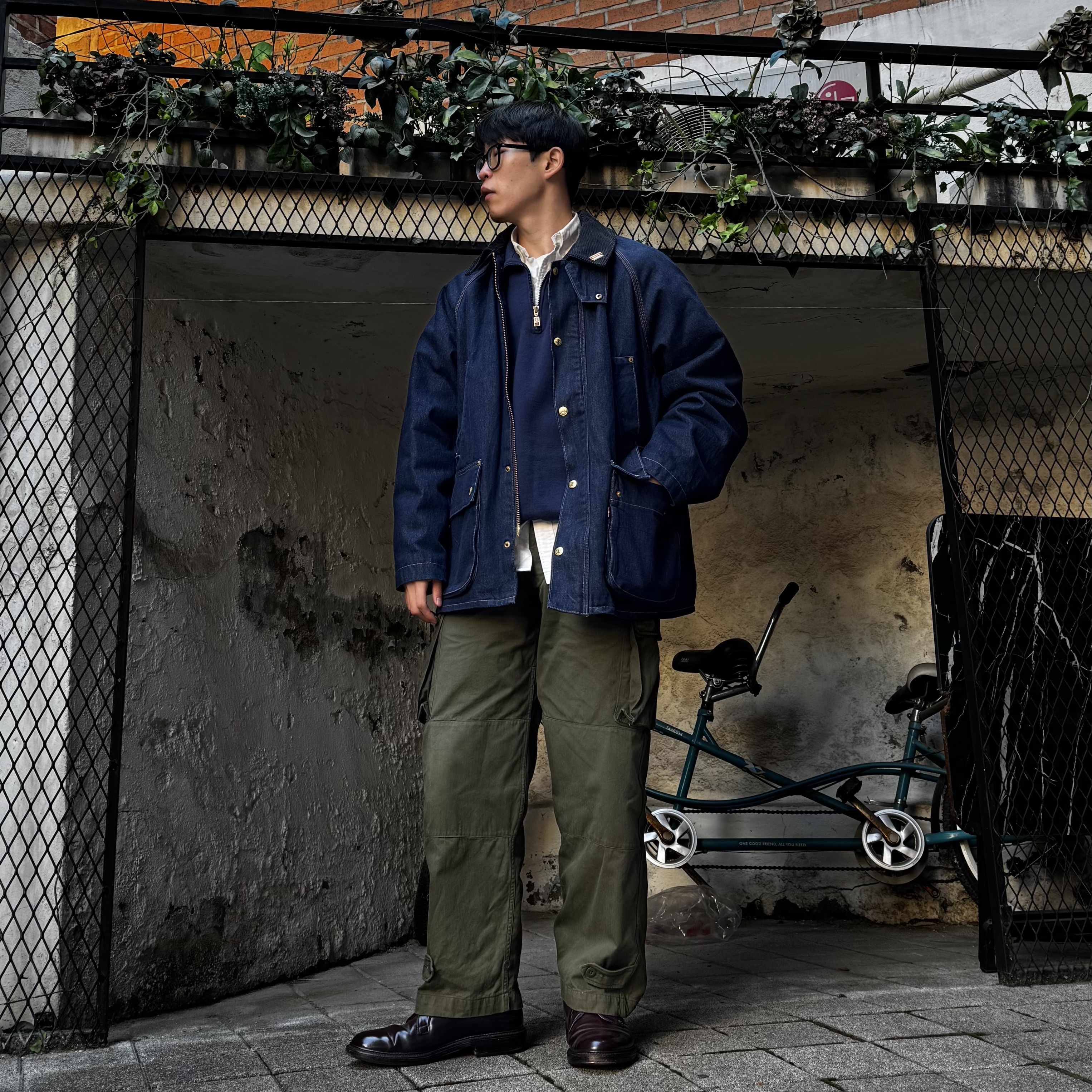 Levi's x Barbour Oversized Bedale Jacket Dark Rinsed Denim, Alden 990 Cordovan Plain Toe Blucher Oxford Burgundy - E 착용 스타일 - 3