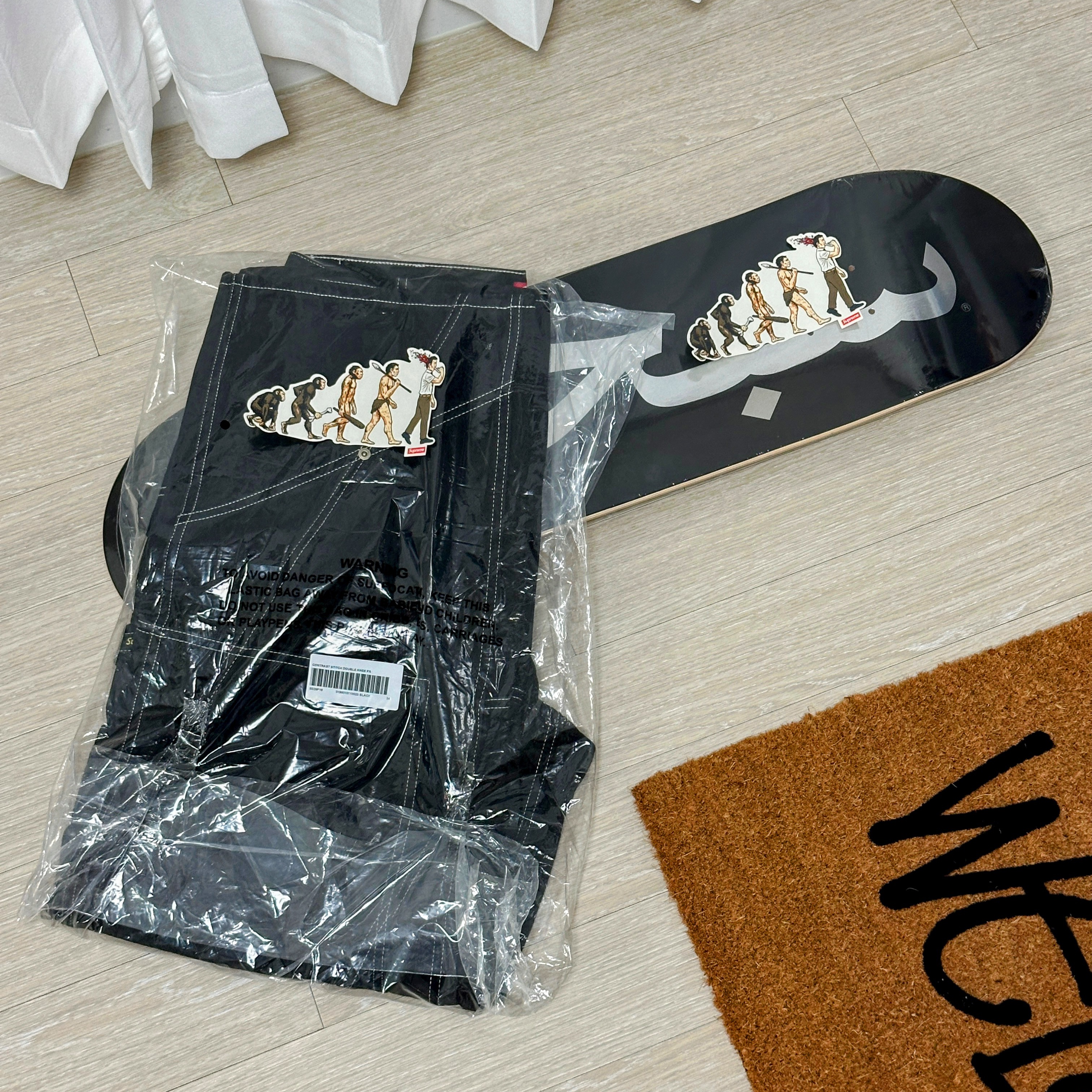Supreme Arabic Logo Skateboard Black 8.125" x 32" - 26SS 착용 스타일