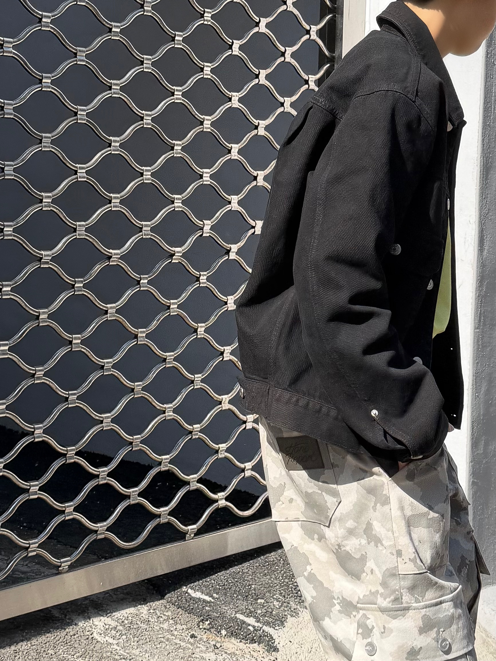Farfromwhat Far Panel Trucker Jacket_Black, Hono Report Big Pocket Cargo Pants Snow Camo 착용 스타일 - 5