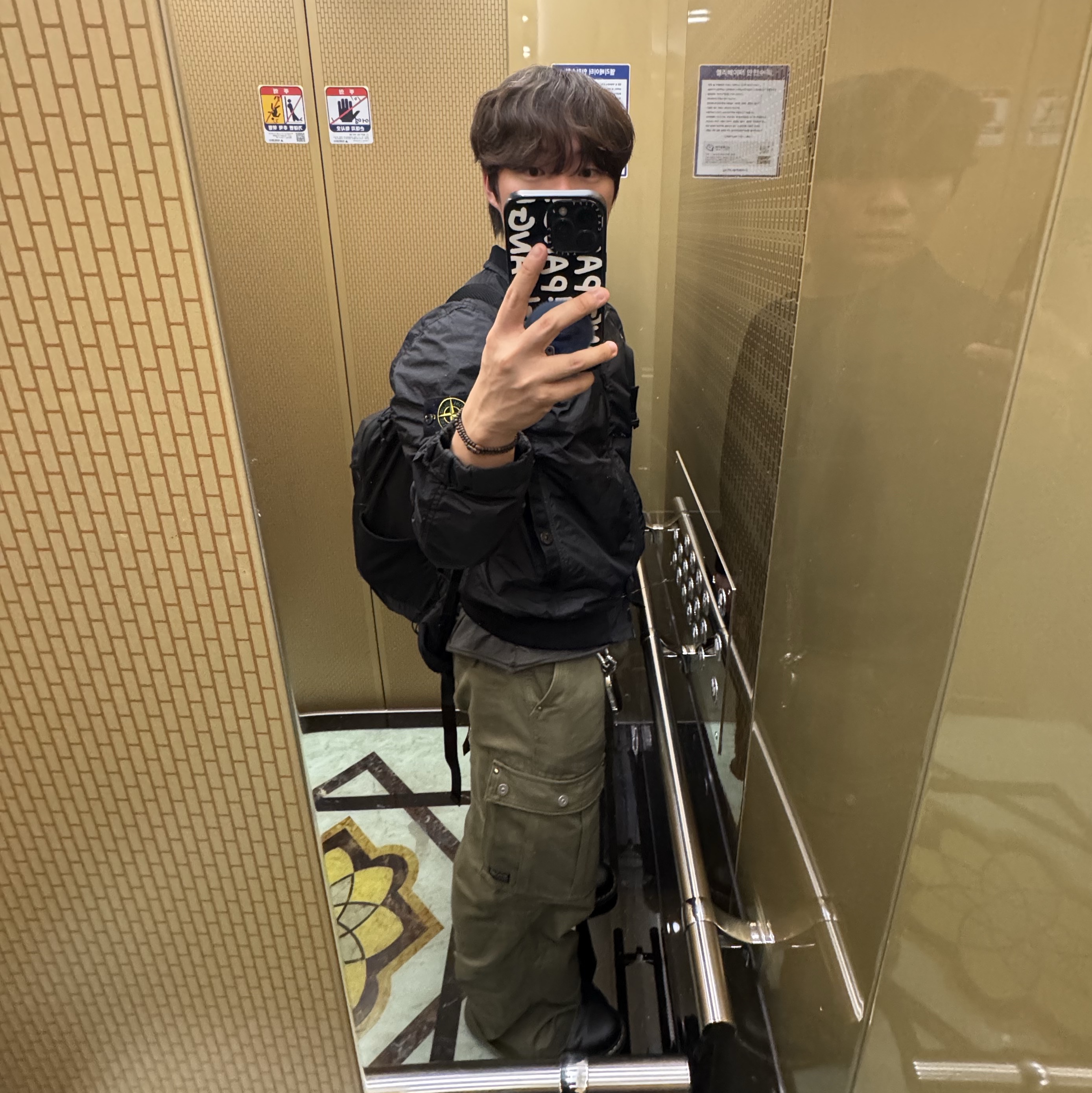 Stone Island 4100037 Crinkle Reps R-NY Wind Resistant Jacket Black - 25SS, Vacant Archive Unisex Wayen Military Cargo Pants Khaki 착용 스타일