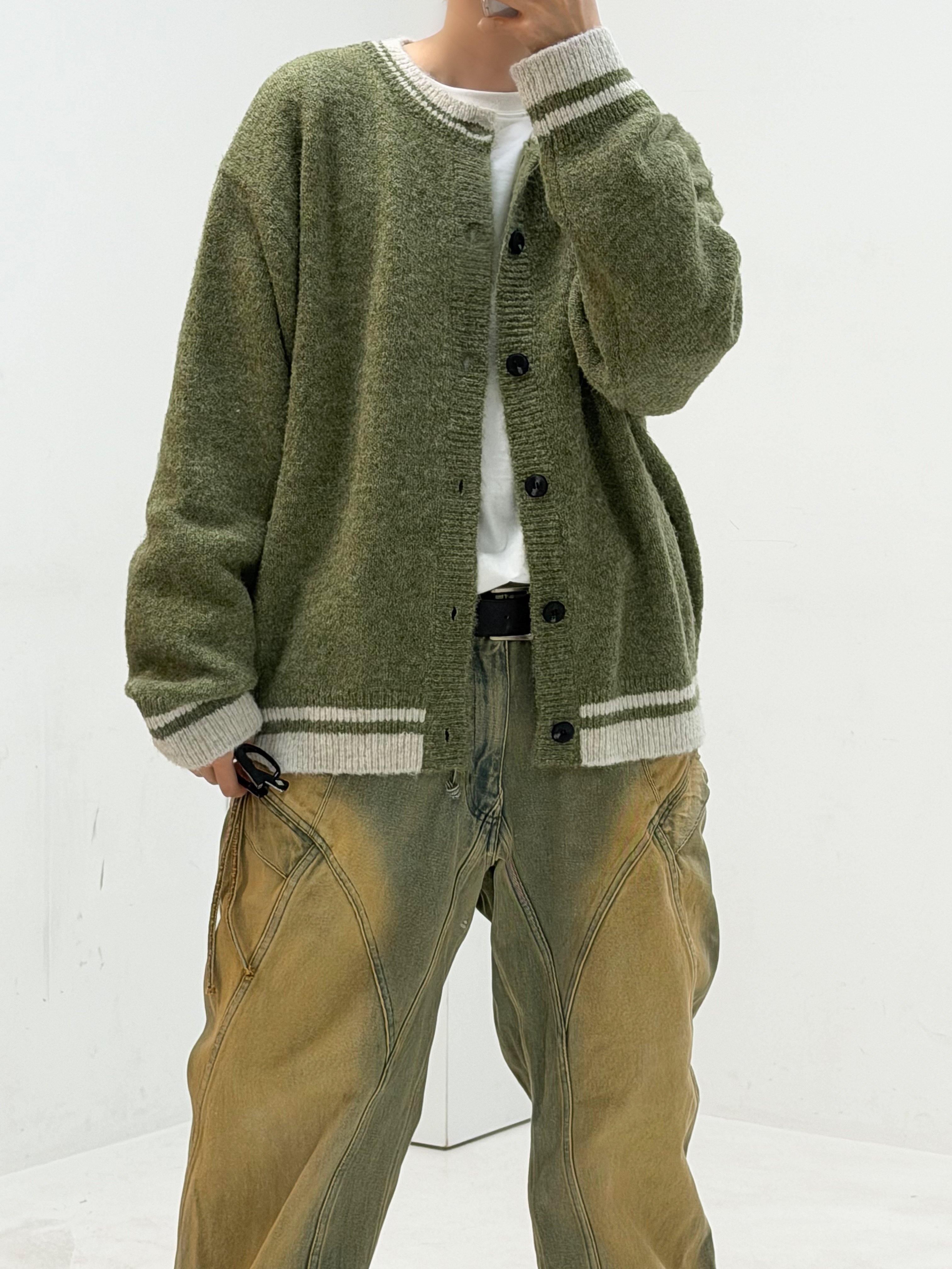 Hono Report Hairy Round Cardigan Olive 착용 스타일 - 2