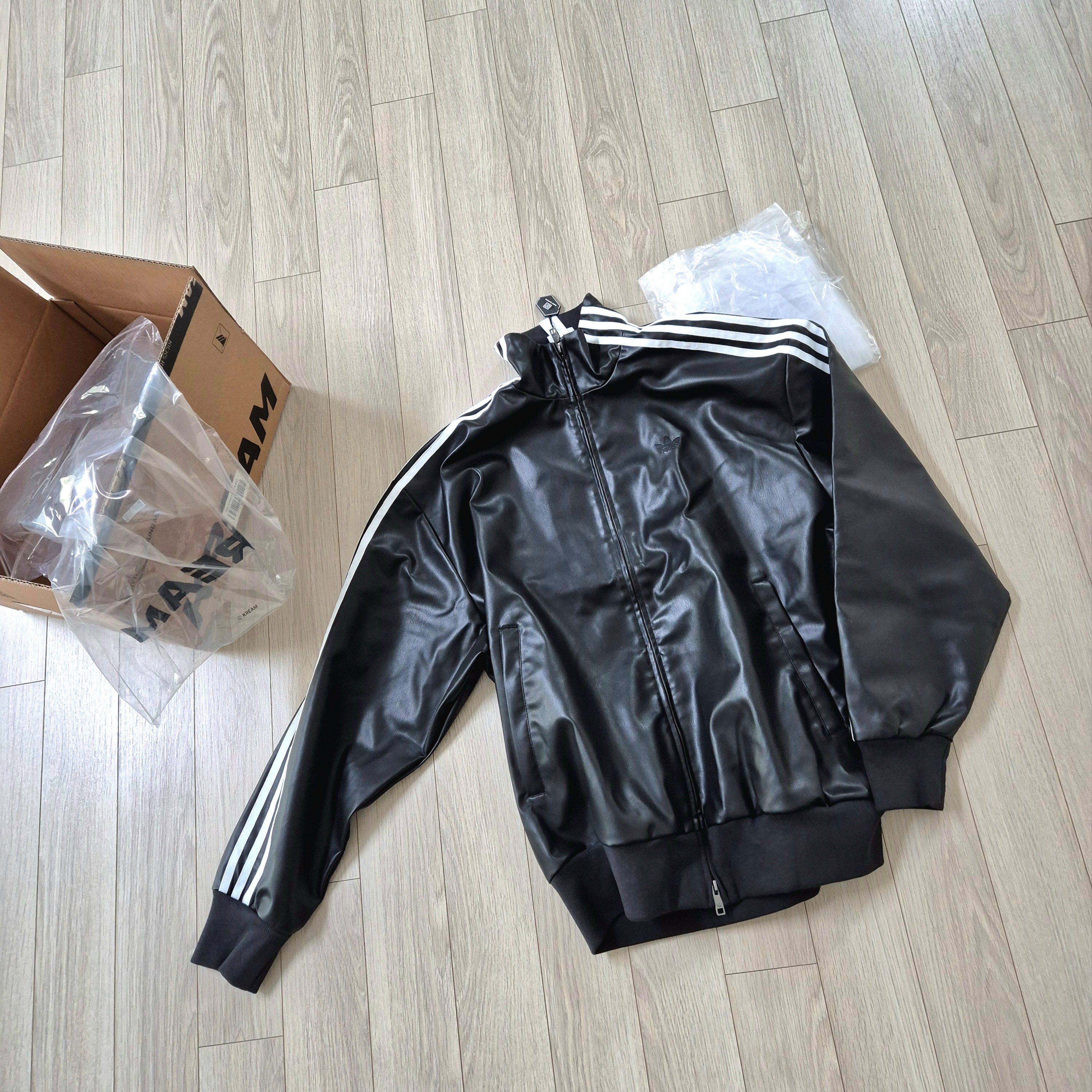 Adidas Pleather 3S Track Top Black - KR Sizing 착용 스타일 - 1