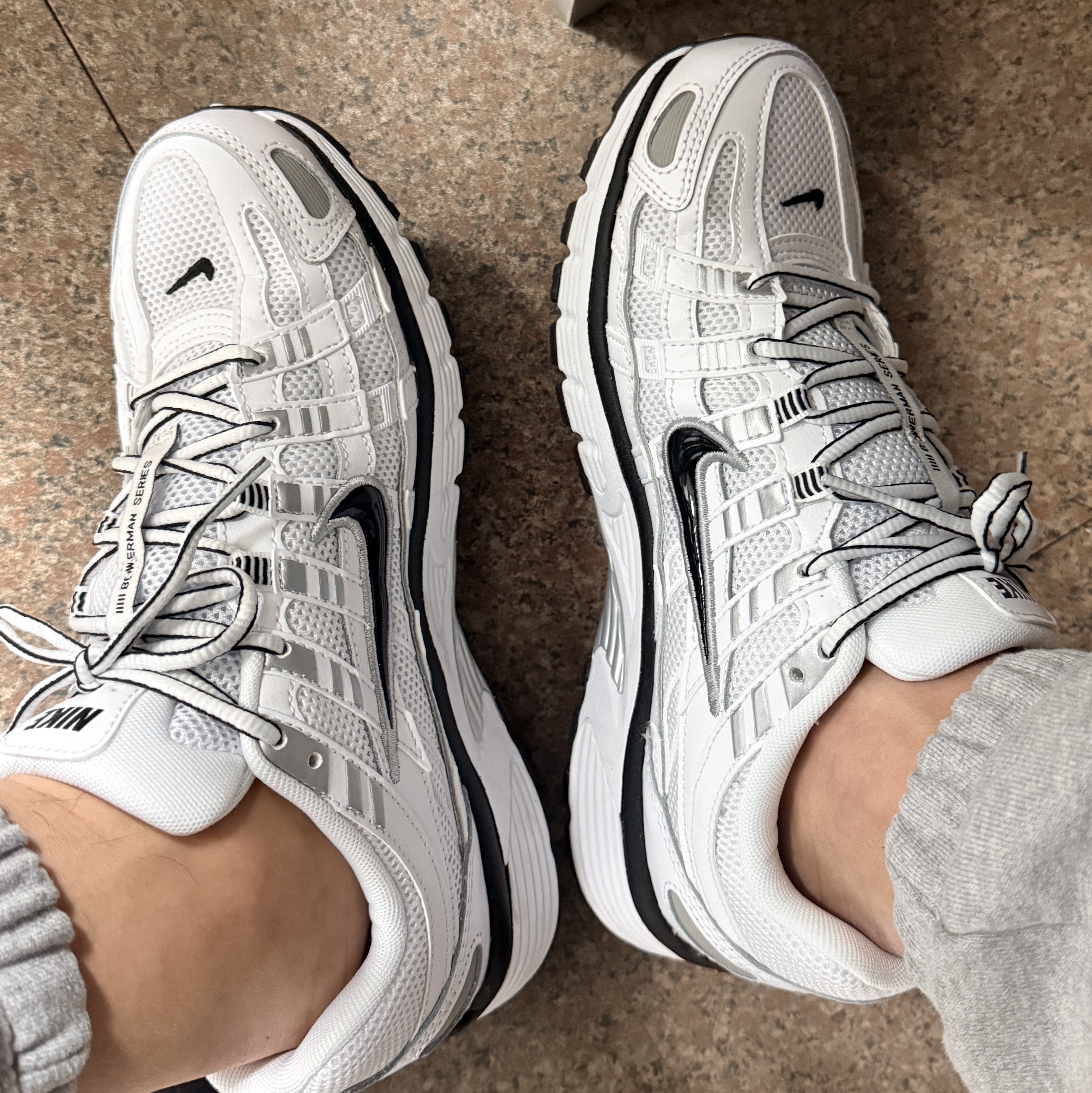 Nike P-6000 White Metallic Silver 착용 스타일