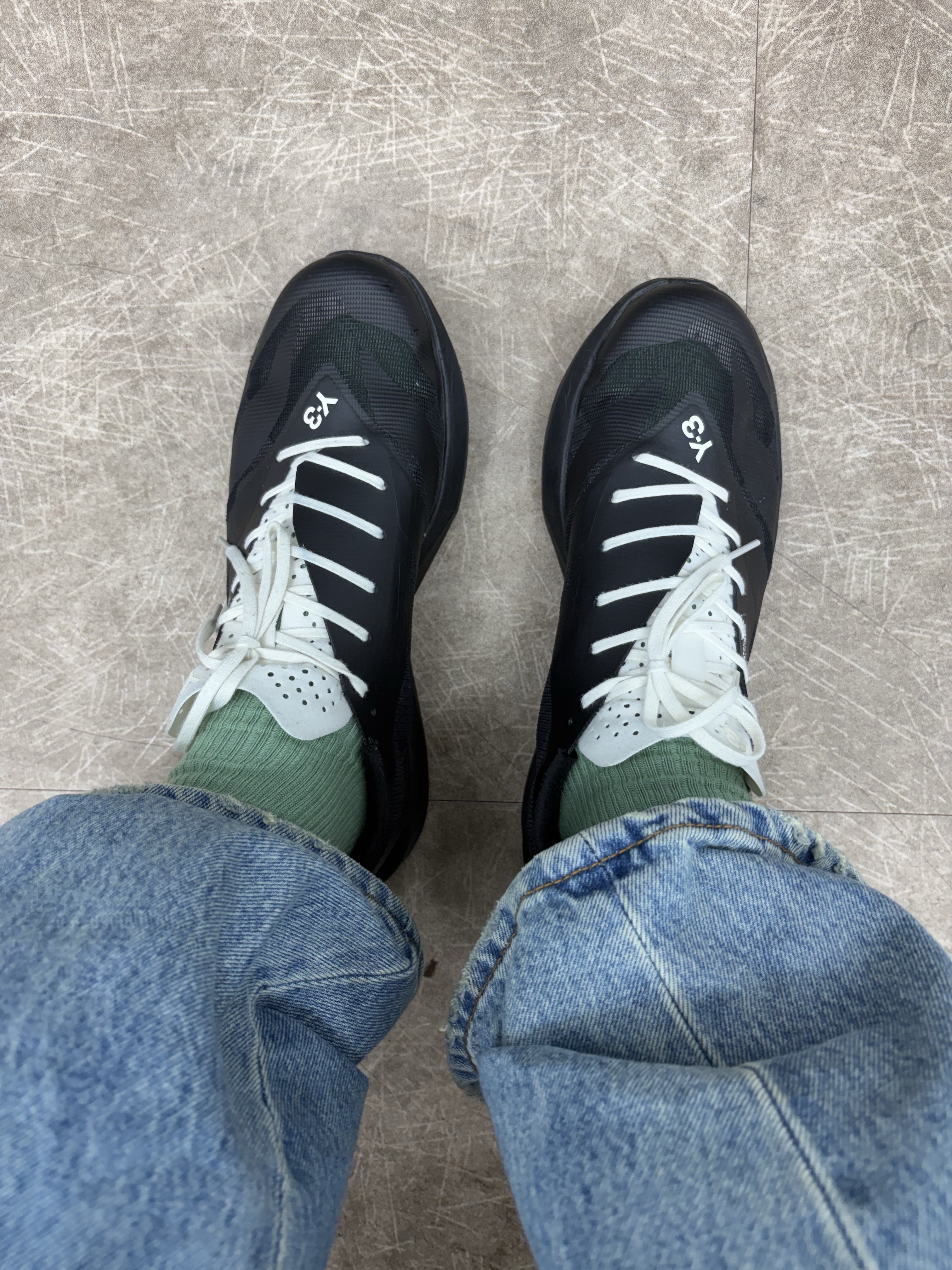 Y-3 Adizero RC6 Black Off White 착용 스타일 - 2